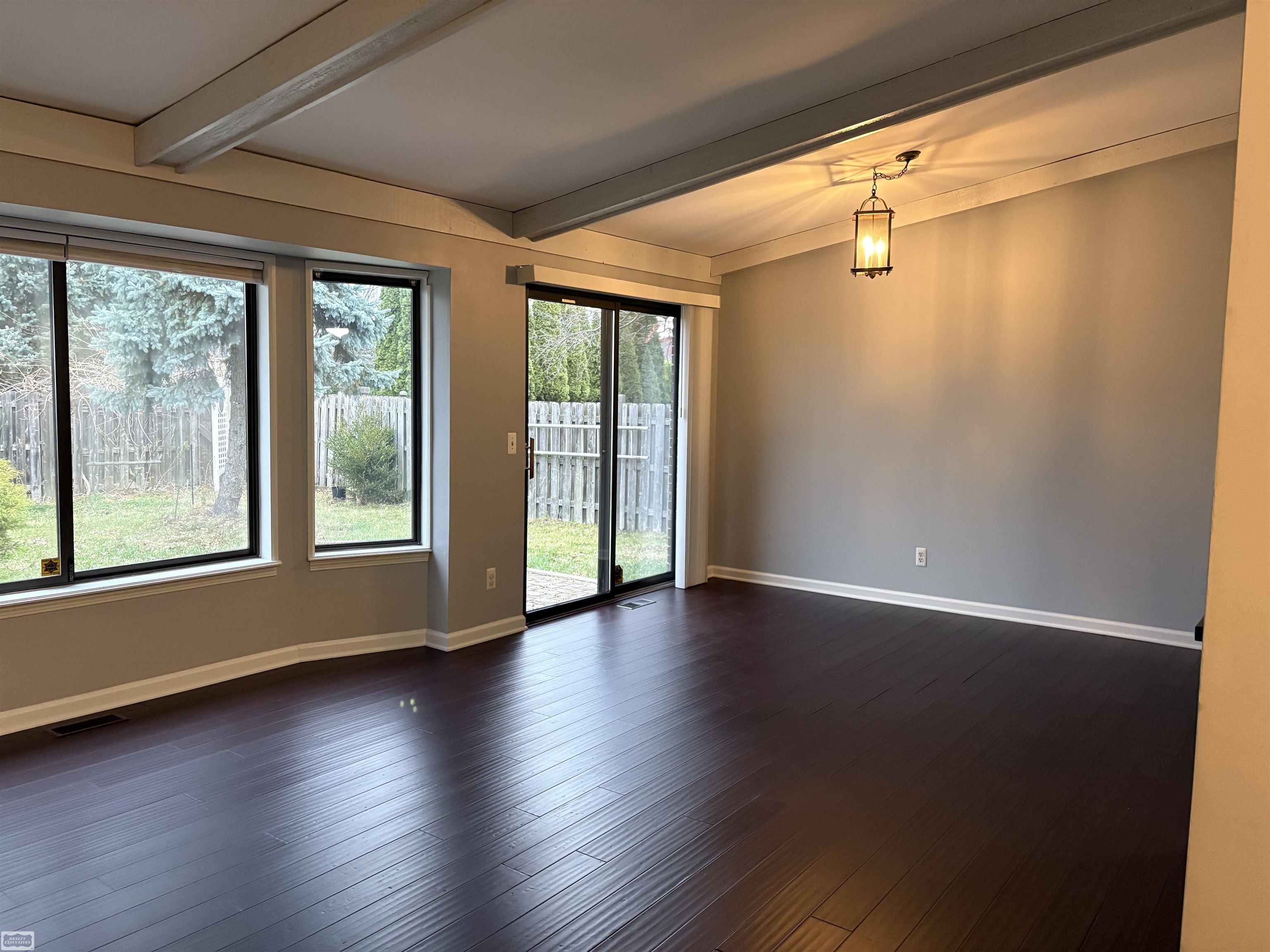 2127 Hopkins Dr Drive