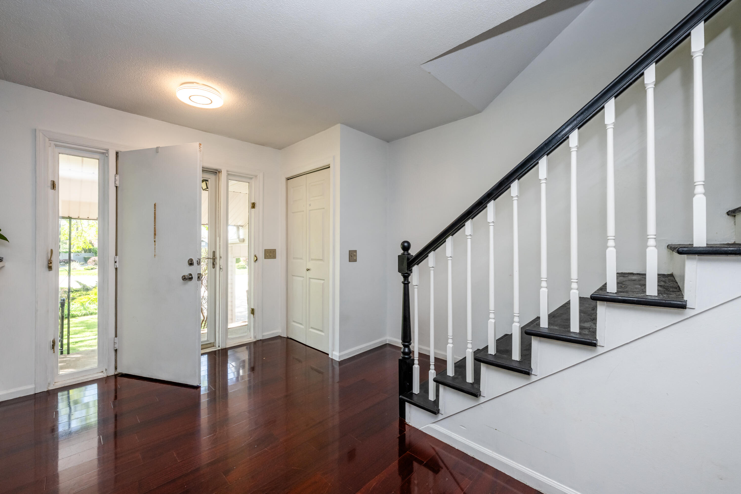 3461 W Valley View Drive