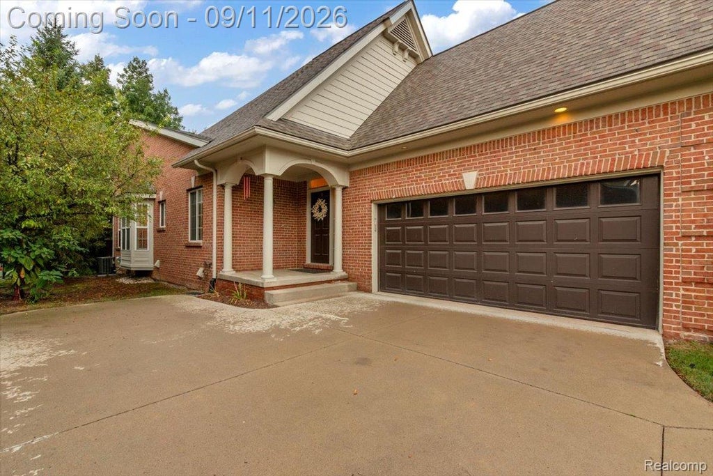 Photo of 37525 Newburgh Park Circle, Livonia City, MI 48152 (MLS # 20261071635)