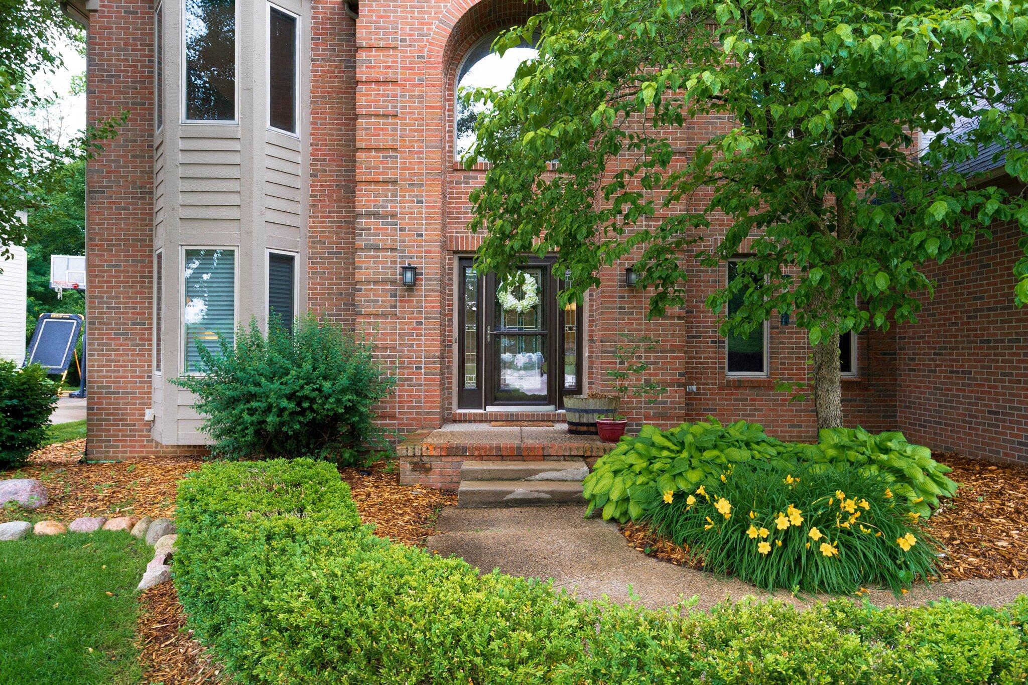 4614 Sawgrass Drive W