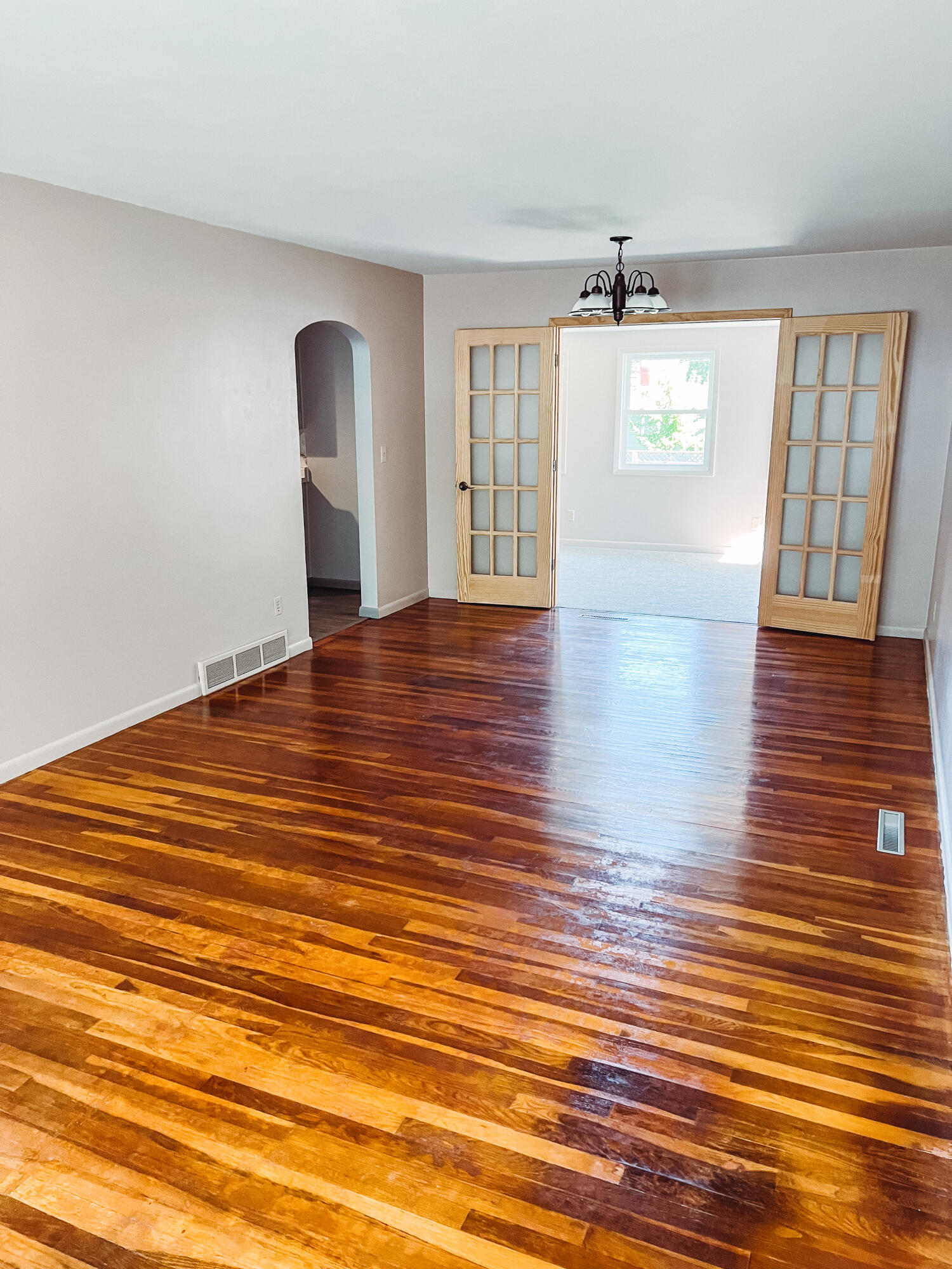 558 N Mckenzie Street N