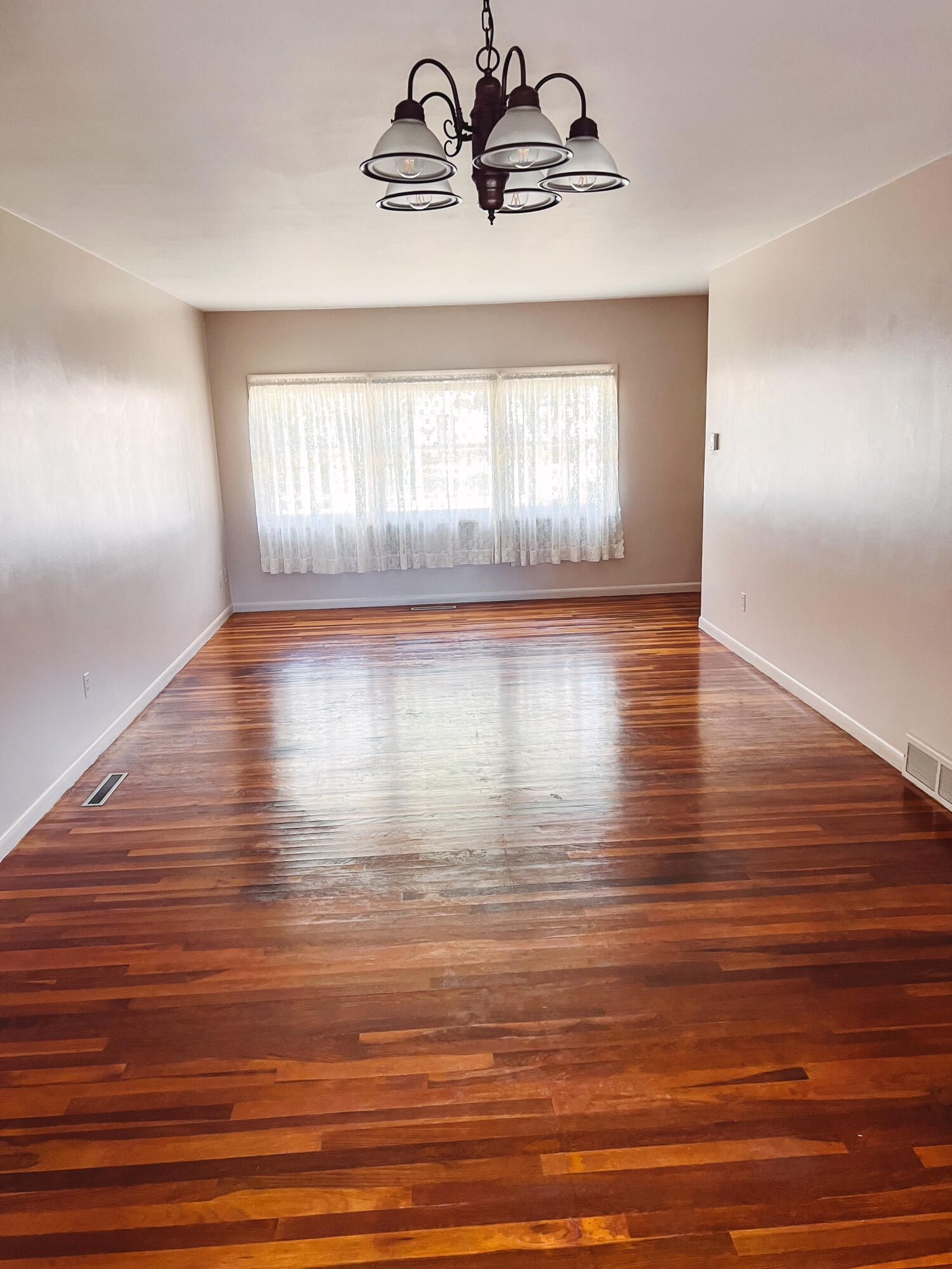 558 N Mckenzie Street N