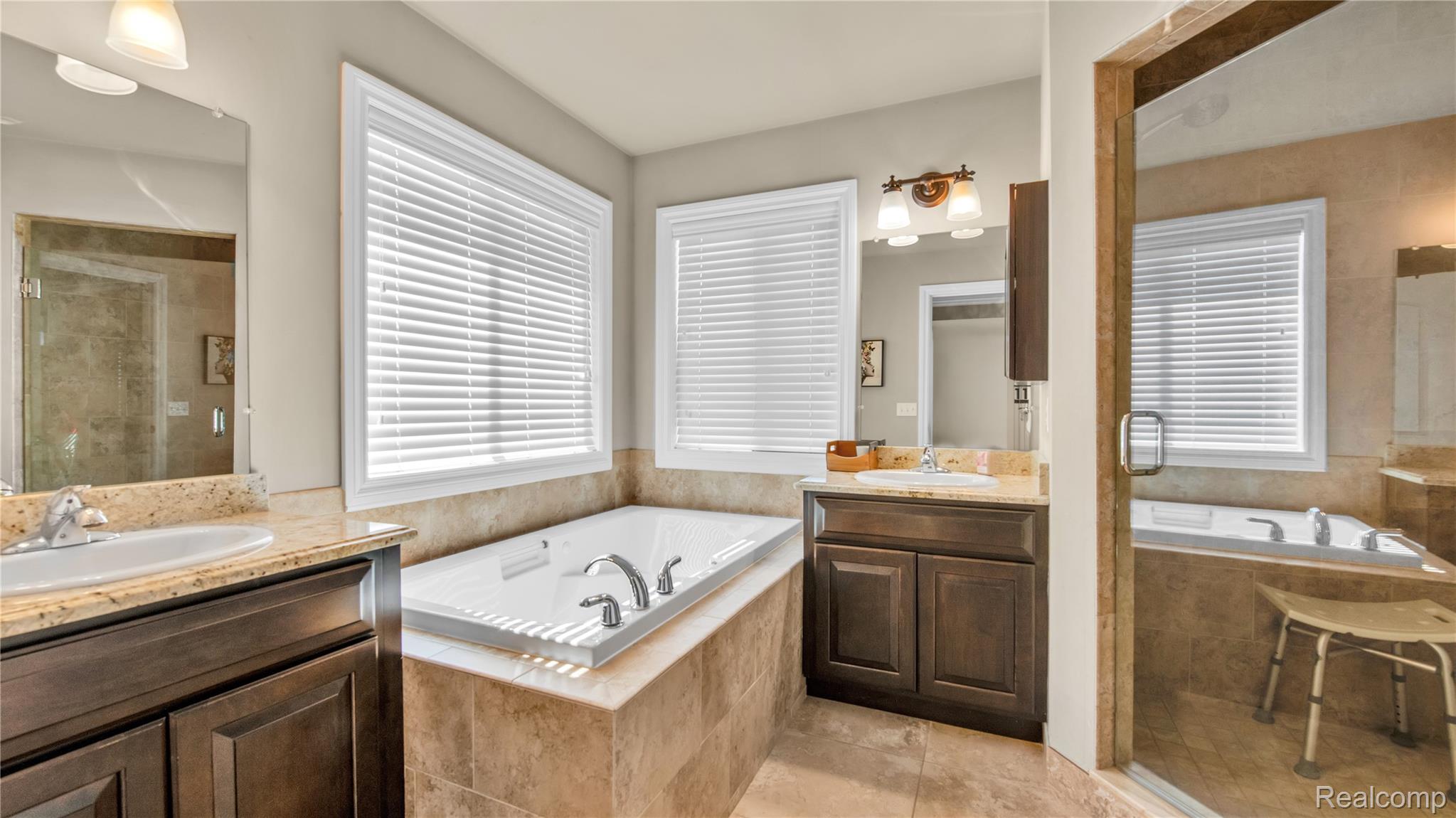 Macomb Township, Michigan 48044, United States, 4 Bedrooms Bedrooms, ,3 BathroomsBathrooms,Residential,Active,162901