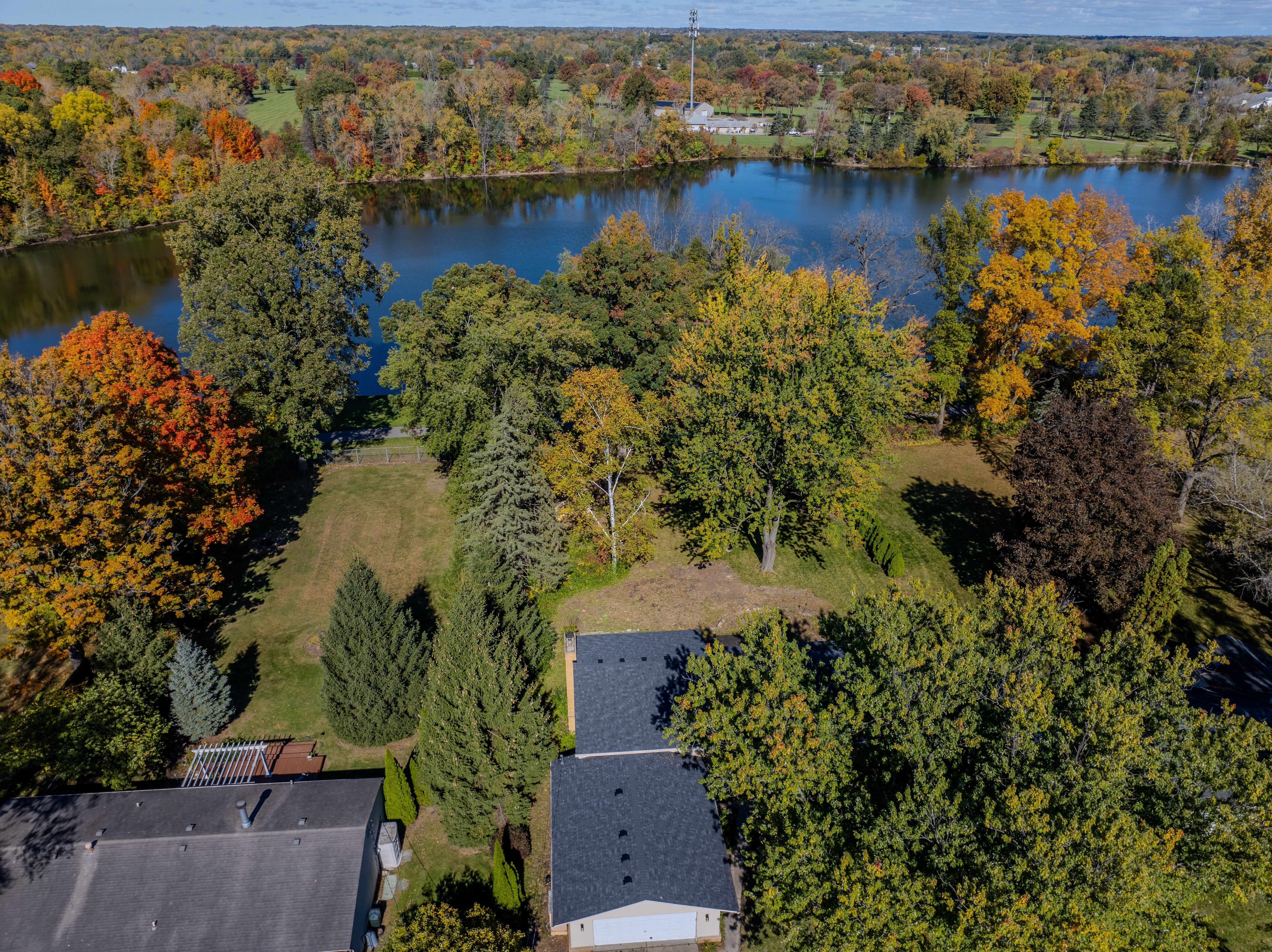 711 SYLVANWOOD Drive