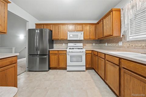 Tiny photo for 45467 Coachfort Drive, Macomb Township, MI 48044 (MLS # 20261021593)