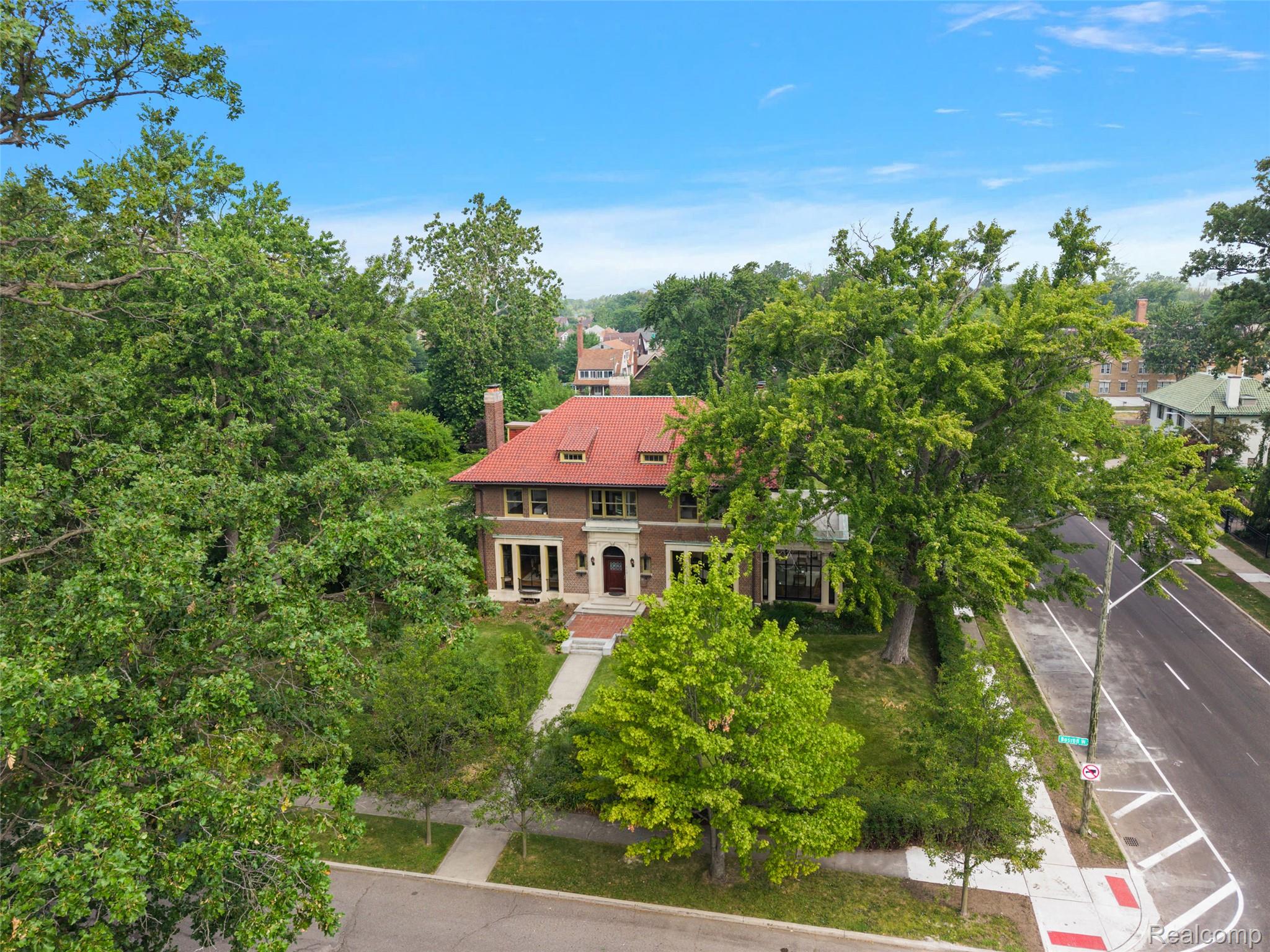 610 W Boston Boulevard