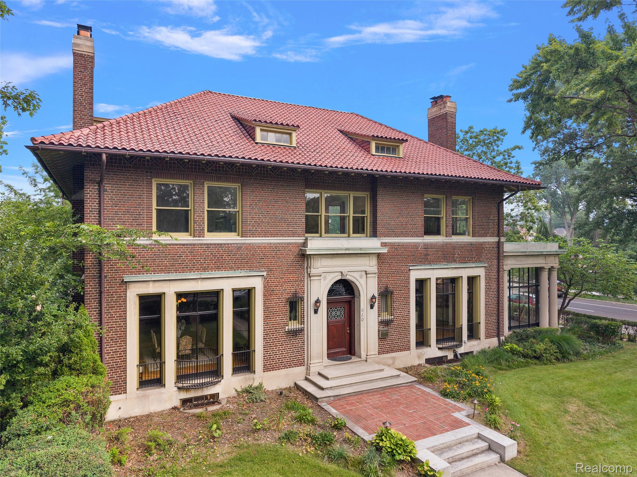 610 W Boston Boulevard