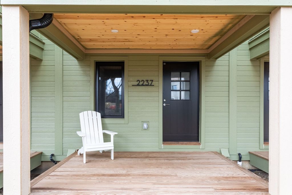 listing image 0