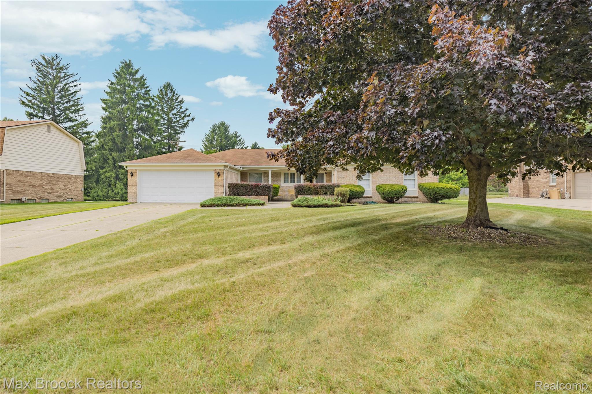 28977 Lake Park Dr. Drive