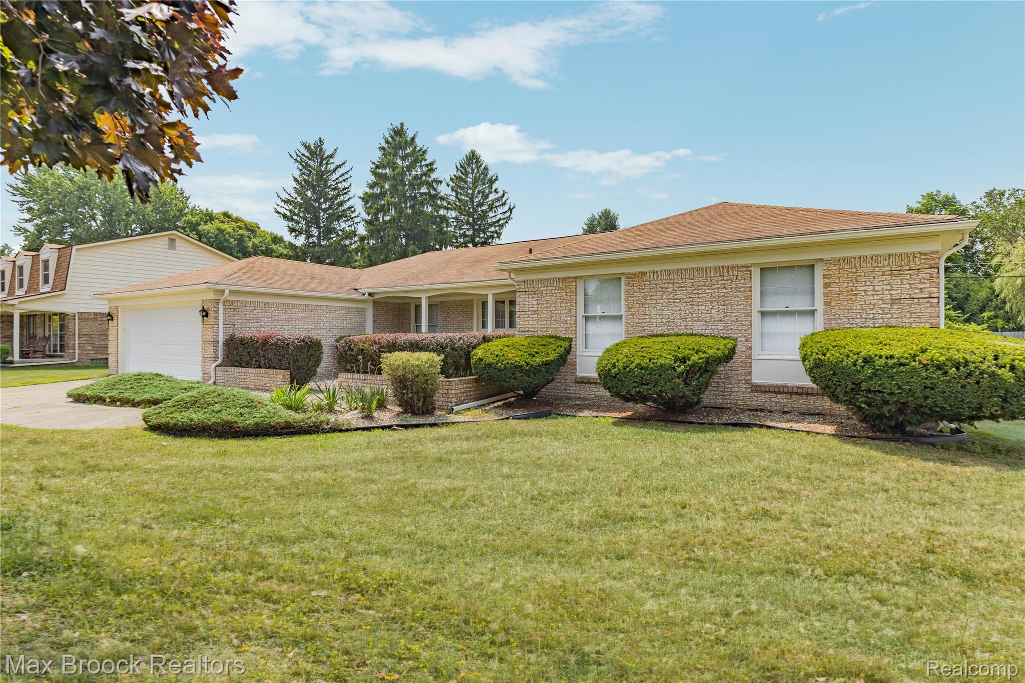 28977 Lake Park Dr. Drive
