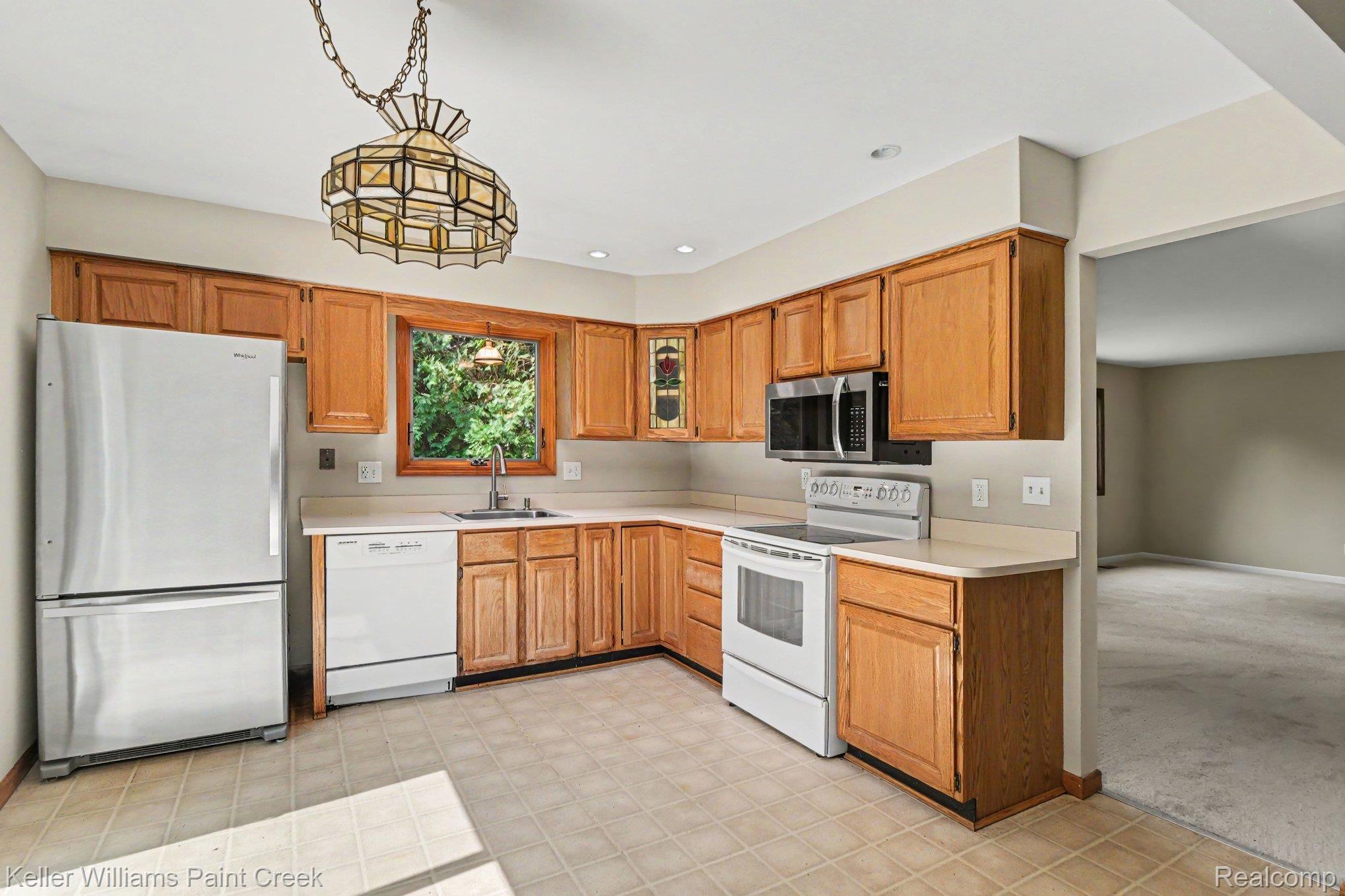 2711 Armstrong Drive