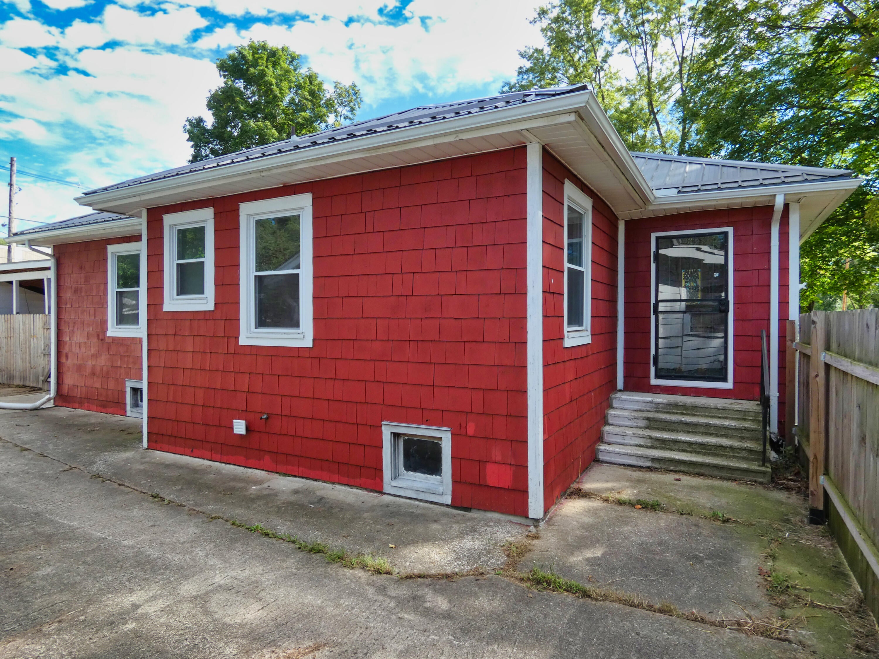 833 Burns Street