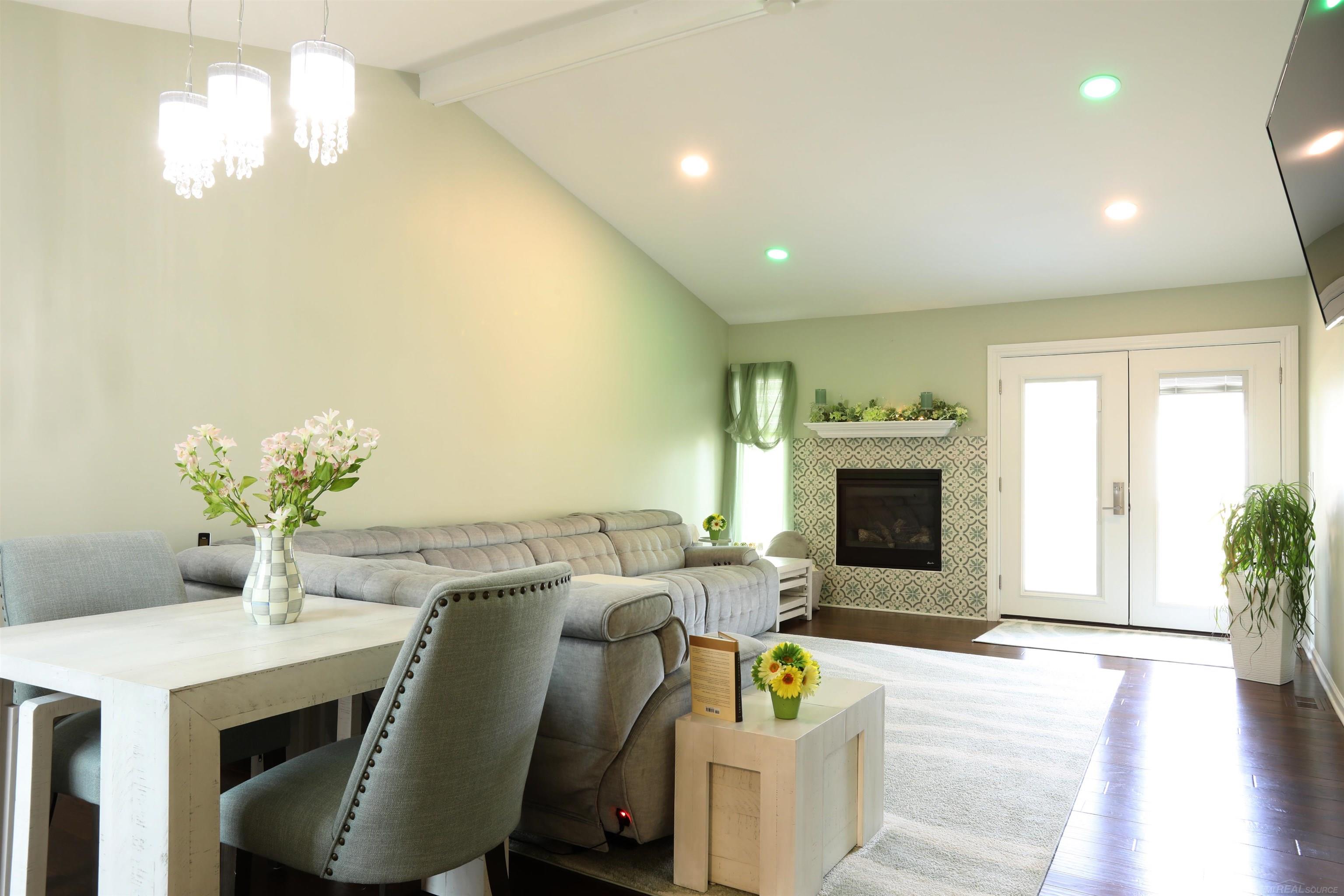 2190 London Bridge Drive