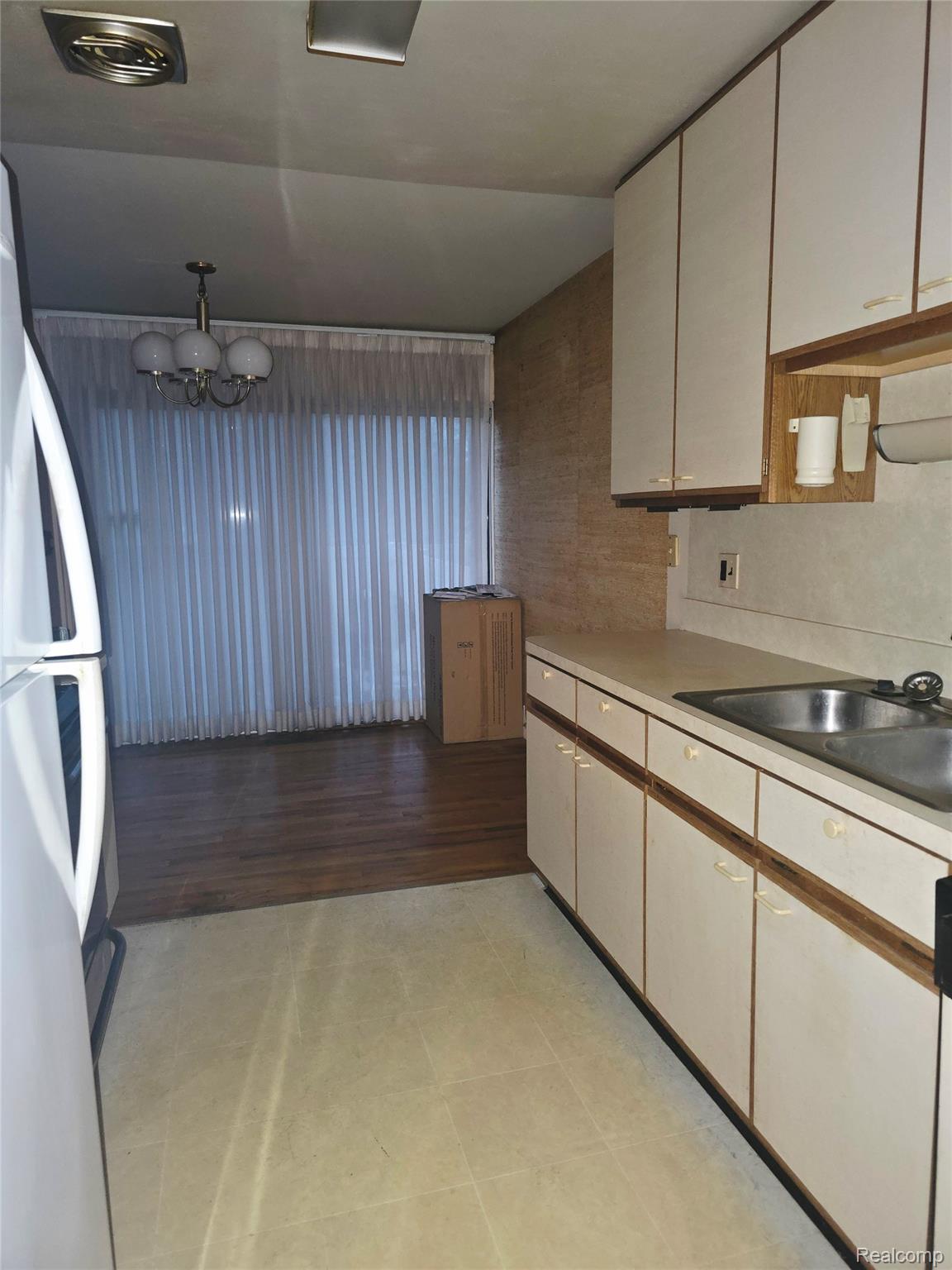 1922 Thornhill Place