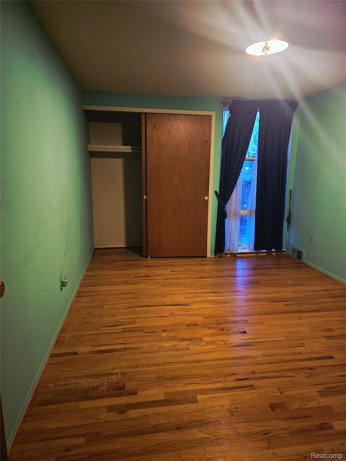 1922 Thornhill Place