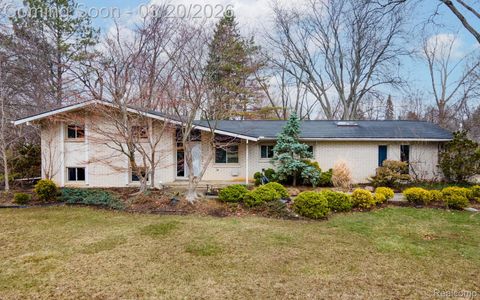 5832 Shaun Road West Bloomfield Charter Township MI 48322