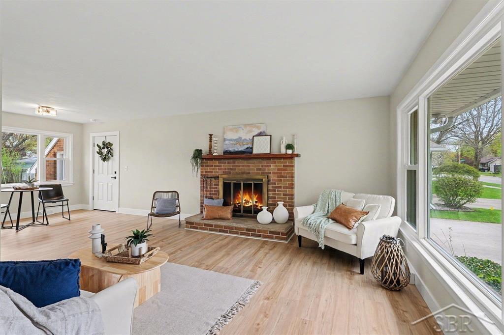 305 E Meadowbrook Drive