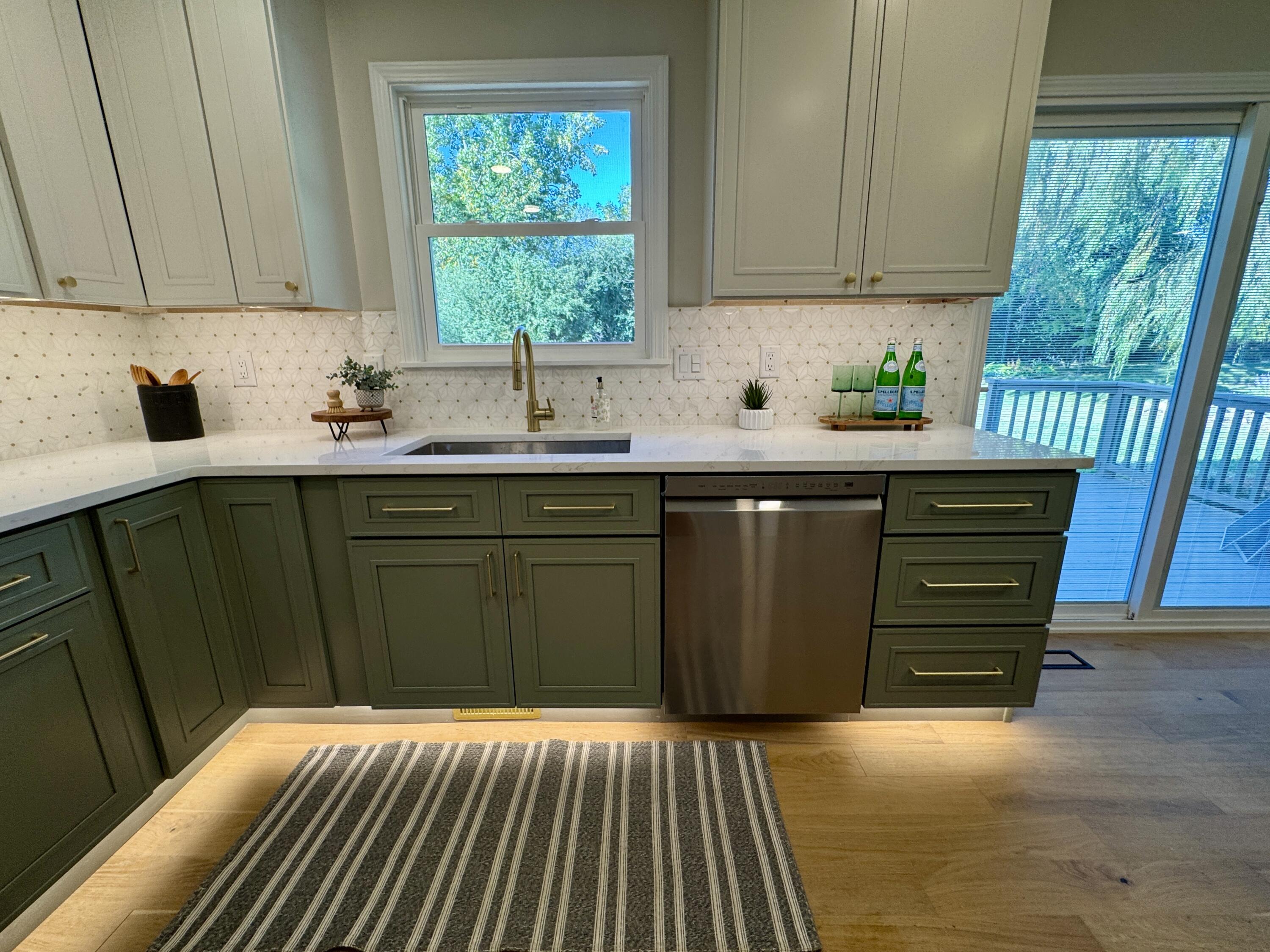 3956 Highlander Way E