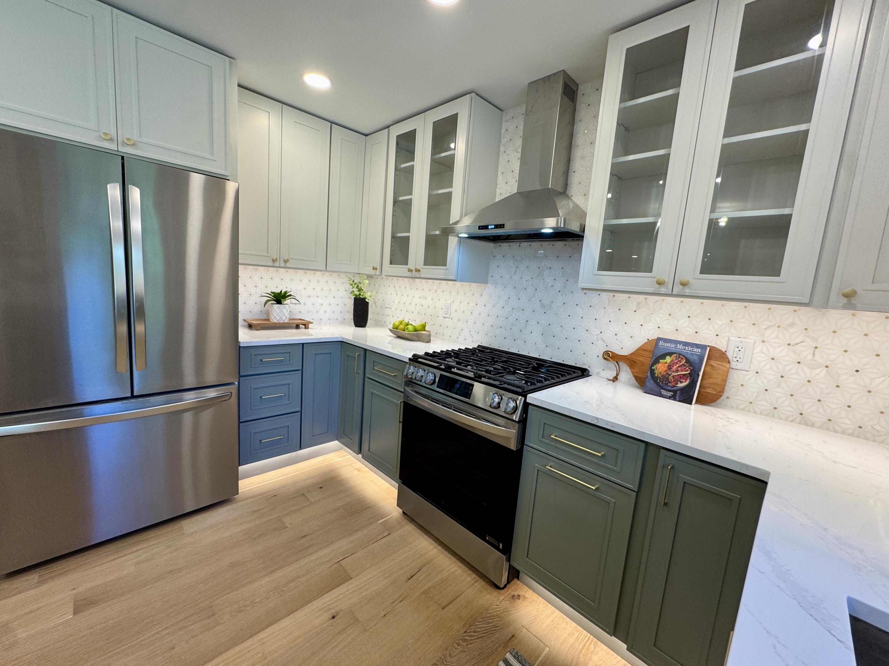 3956 Highlander Way E