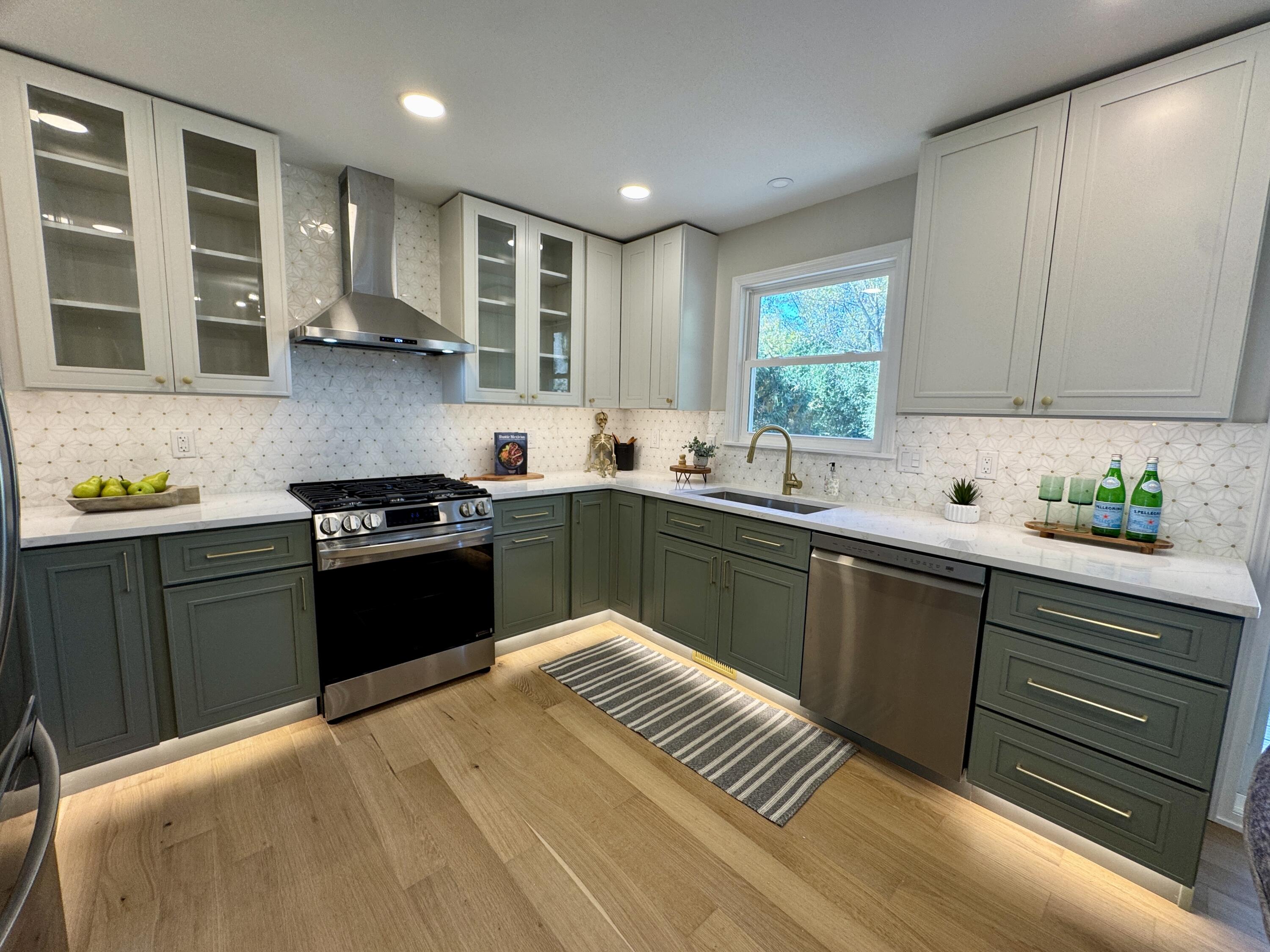 3956 Highlander Way E