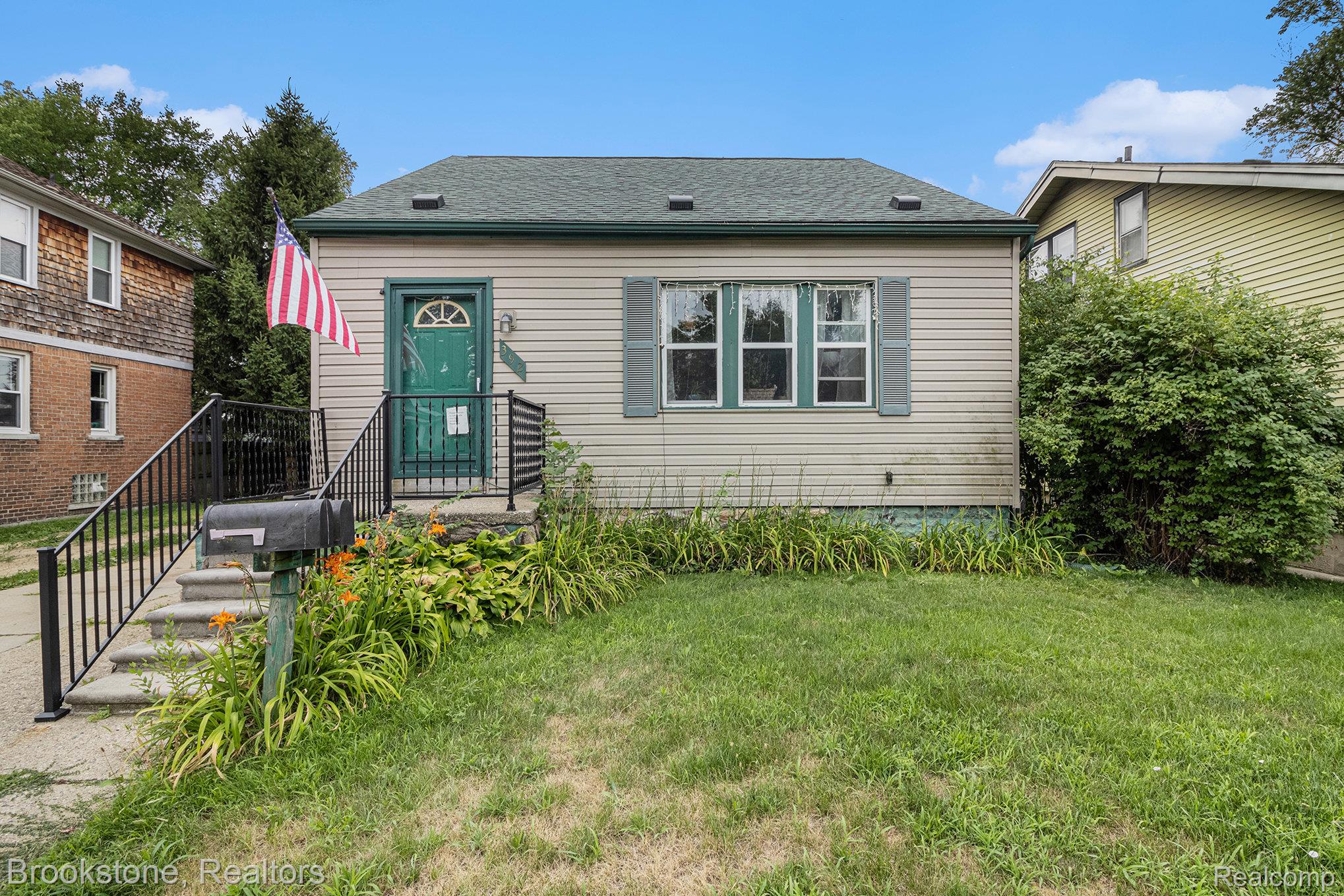 392 E Cambourne Street