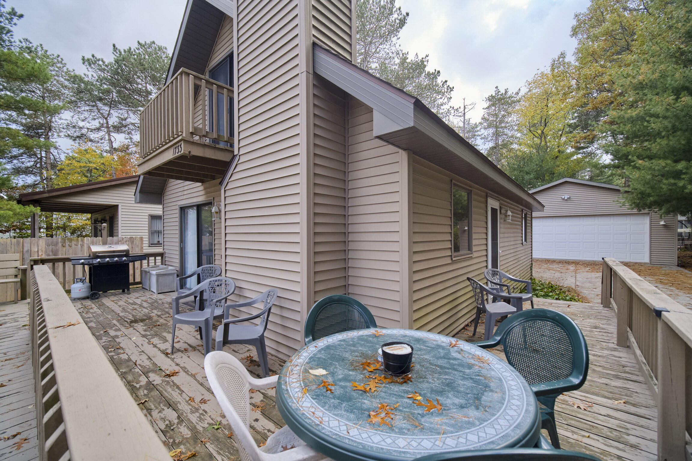 1733 N Lakeview Drive