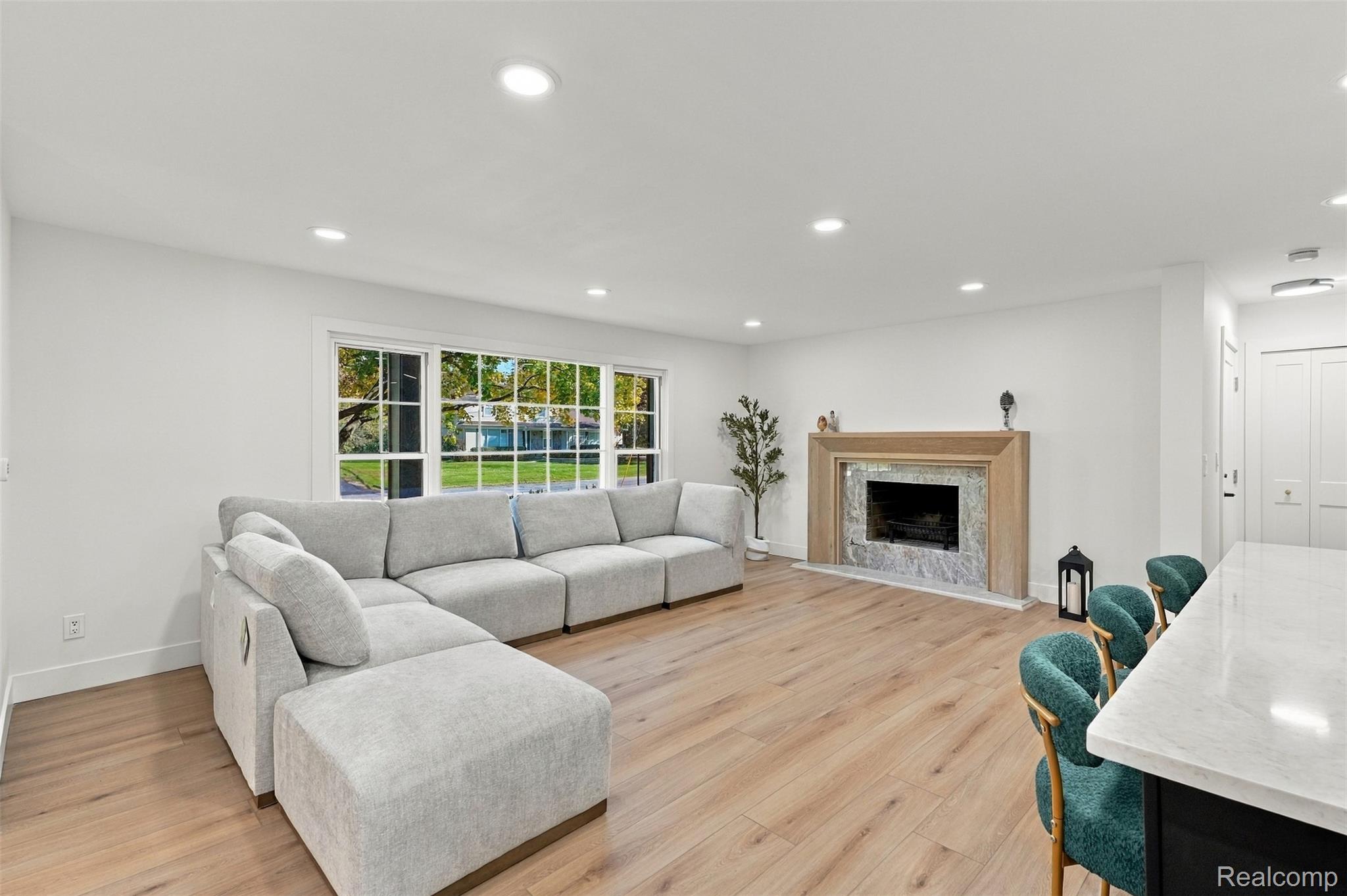 7456 Glengrove Drive
