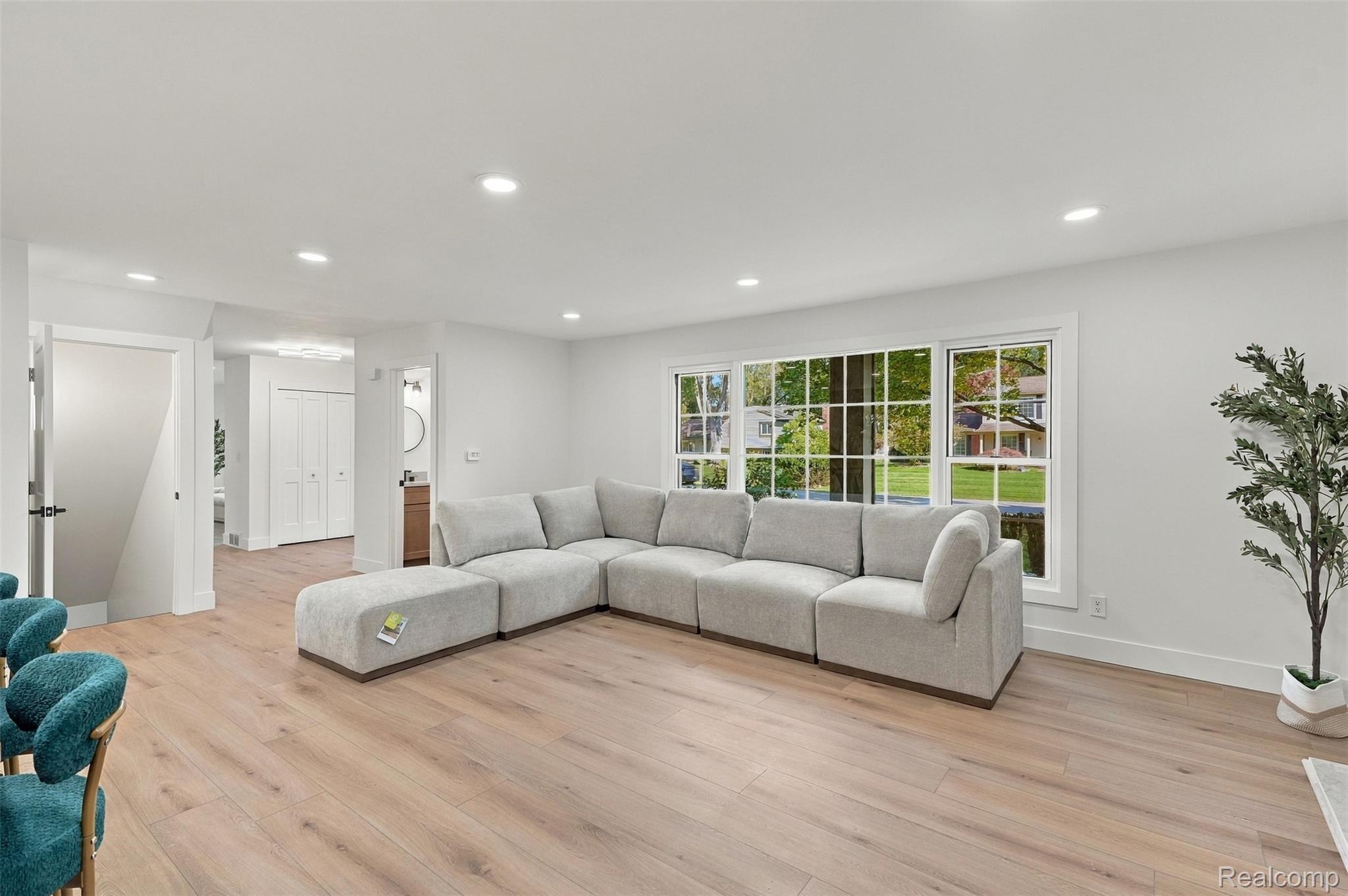 7456 Glengrove Drive