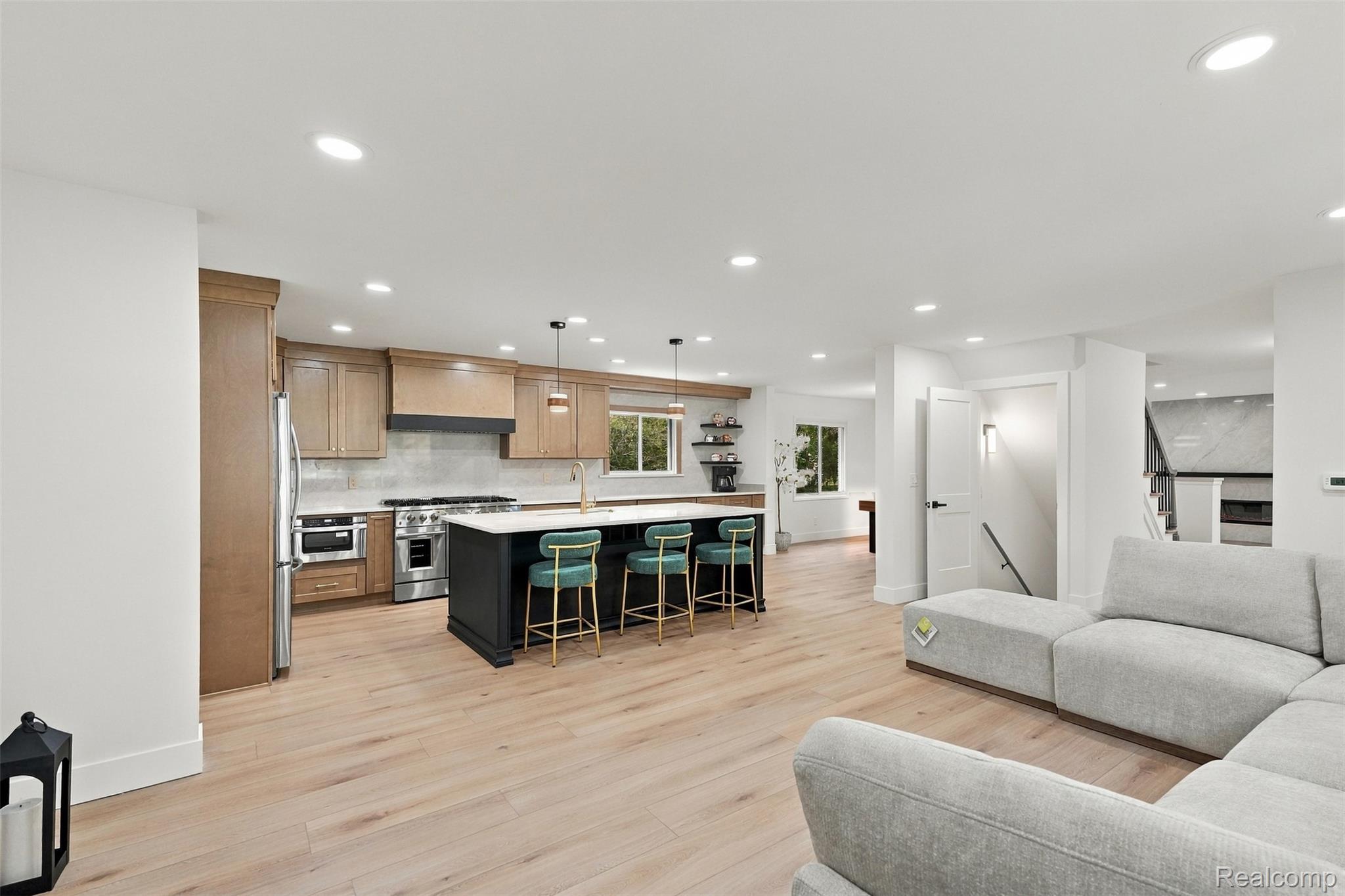 7456 Glengrove Drive