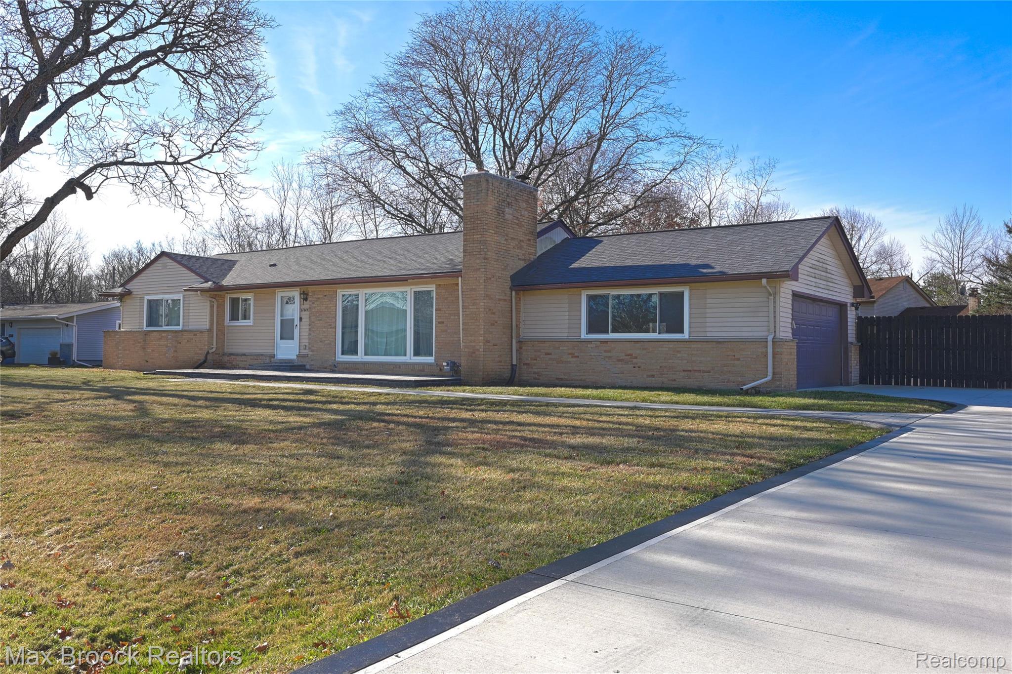 23645 W Newell Circle