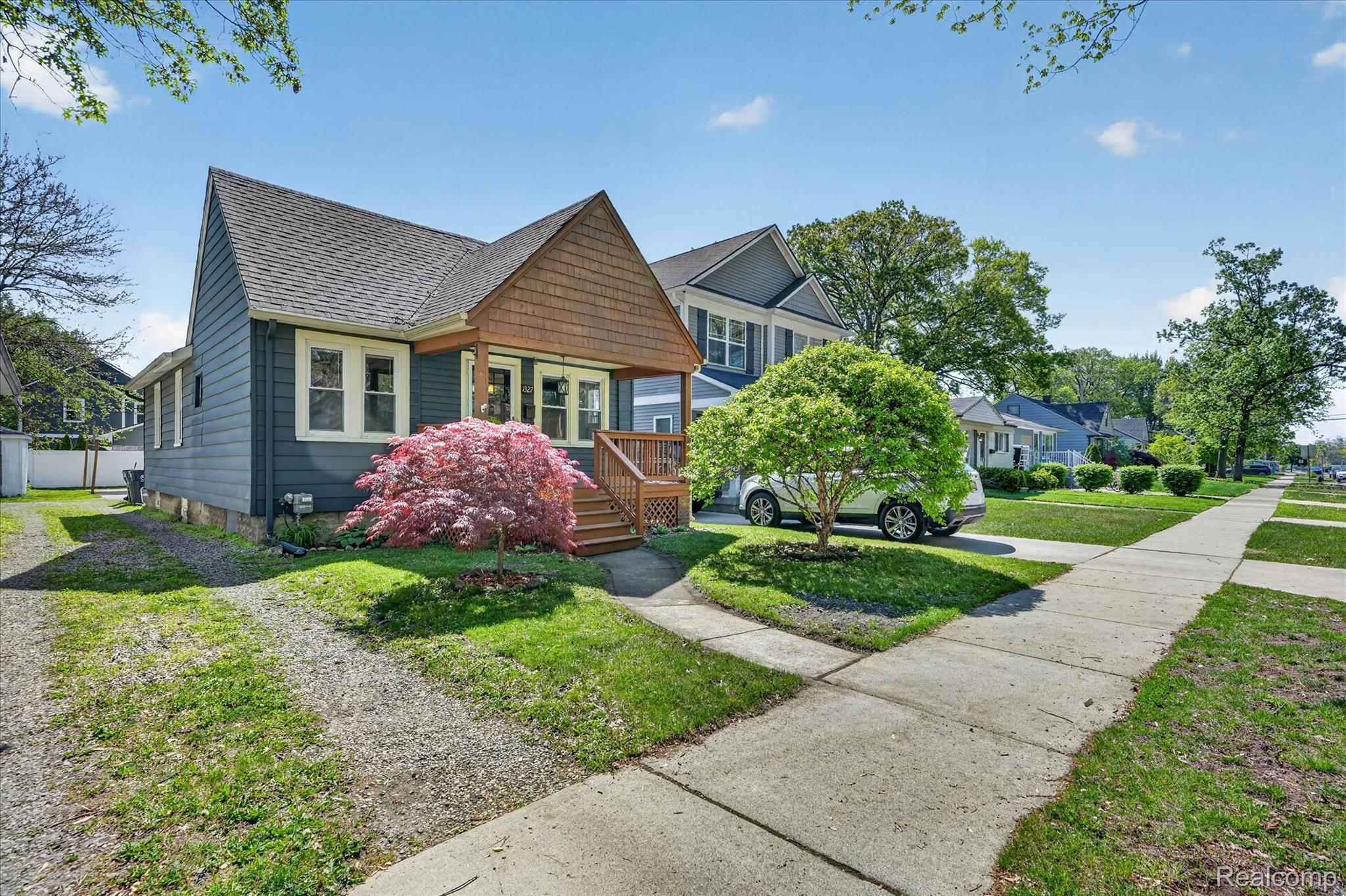 1327 Mohawk Avenue