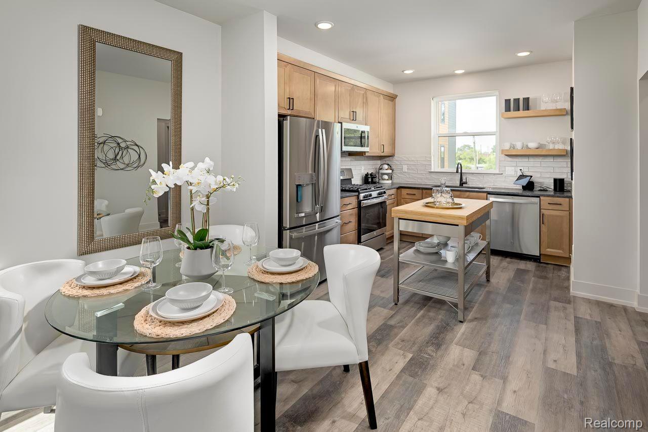 3692 TRUMBULL Street 35