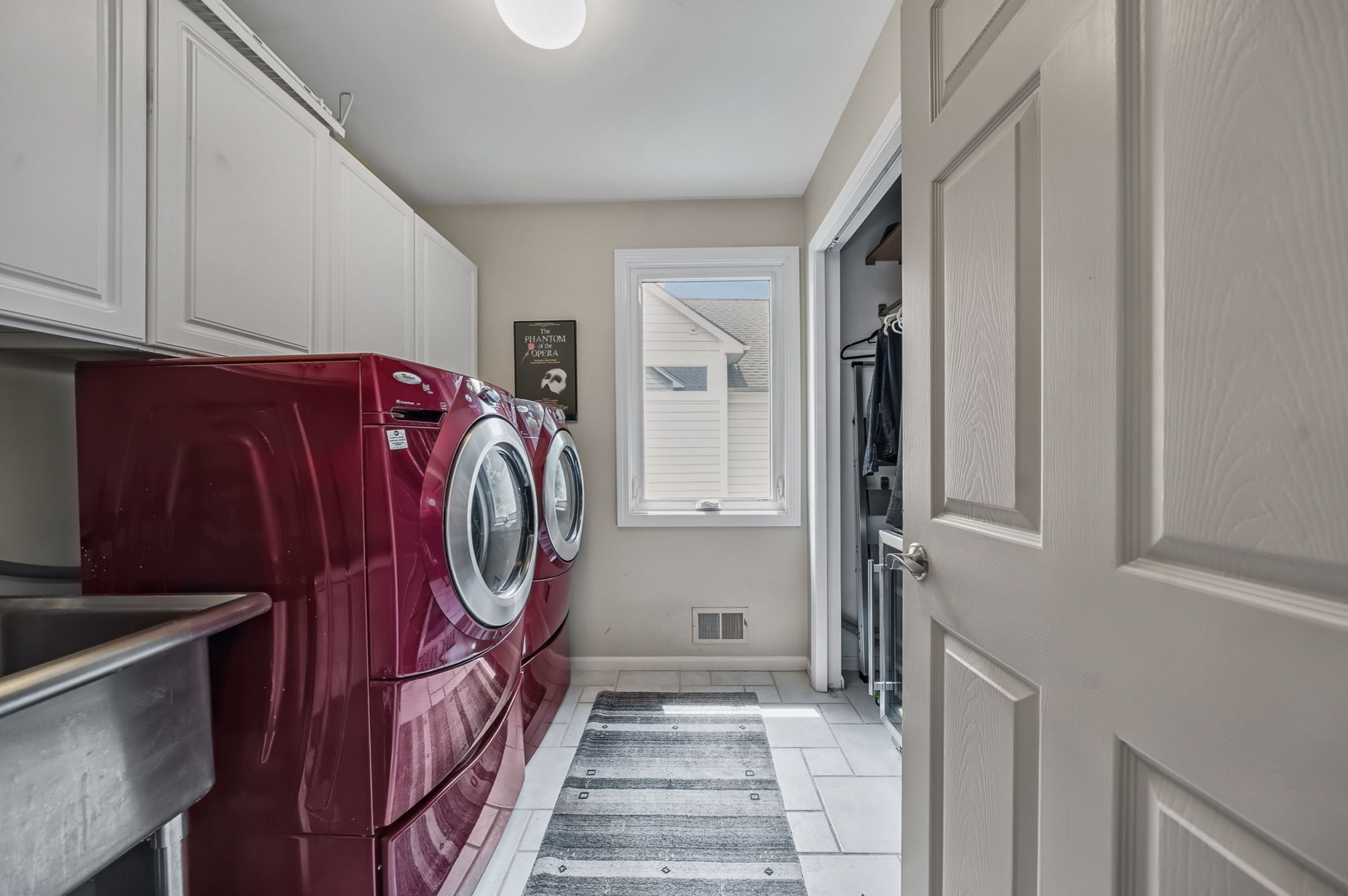 Rochester Hills City, Michigan 48309, United States, 3 Bedrooms Bedrooms, ,4 BathroomsBathrooms,Residential,Pending,132016