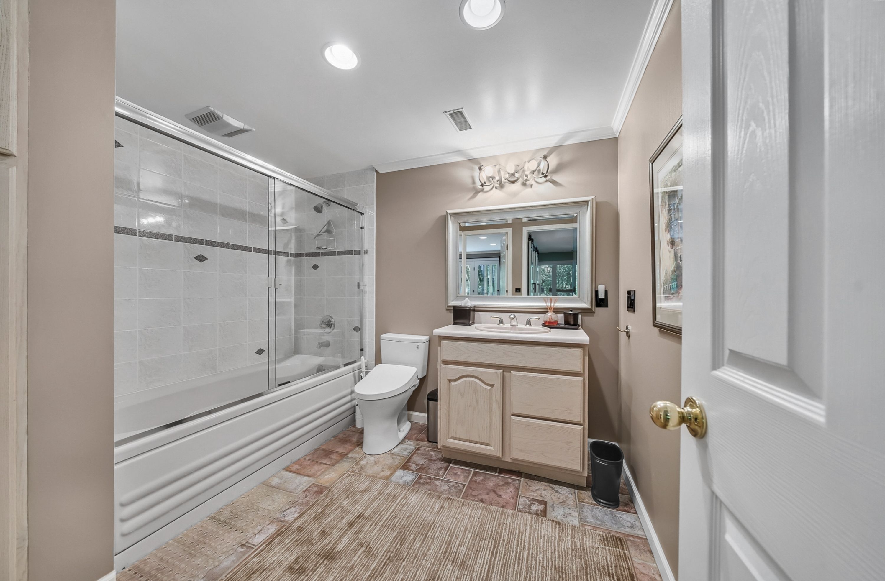 Rochester Hills City, Michigan 48309, United States, 3 Bedrooms Bedrooms, ,4 BathroomsBathrooms,Residential,Pending,132016