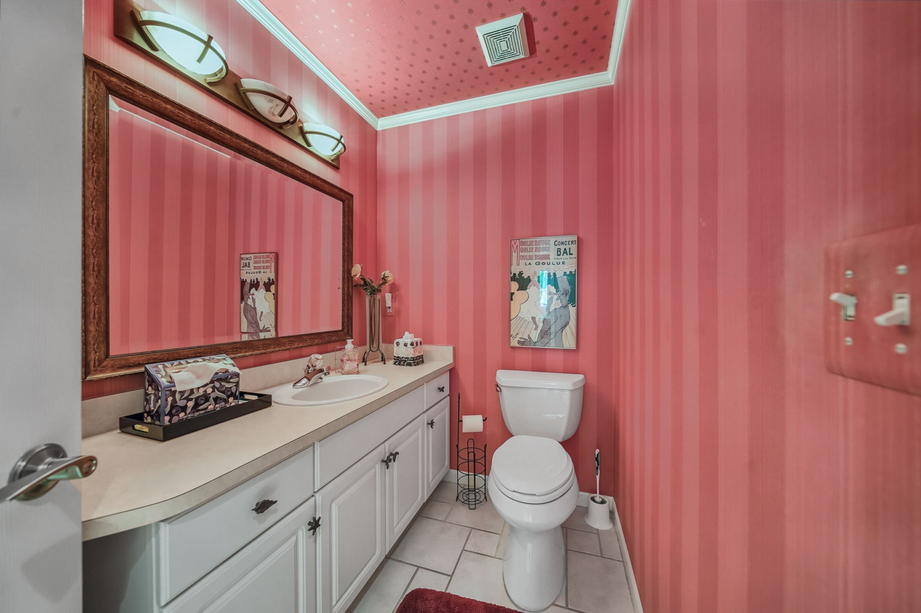 Rochester Hills City, Michigan 48309, United States, 3 Bedrooms Bedrooms, ,4 BathroomsBathrooms,Residential,Pending,132016