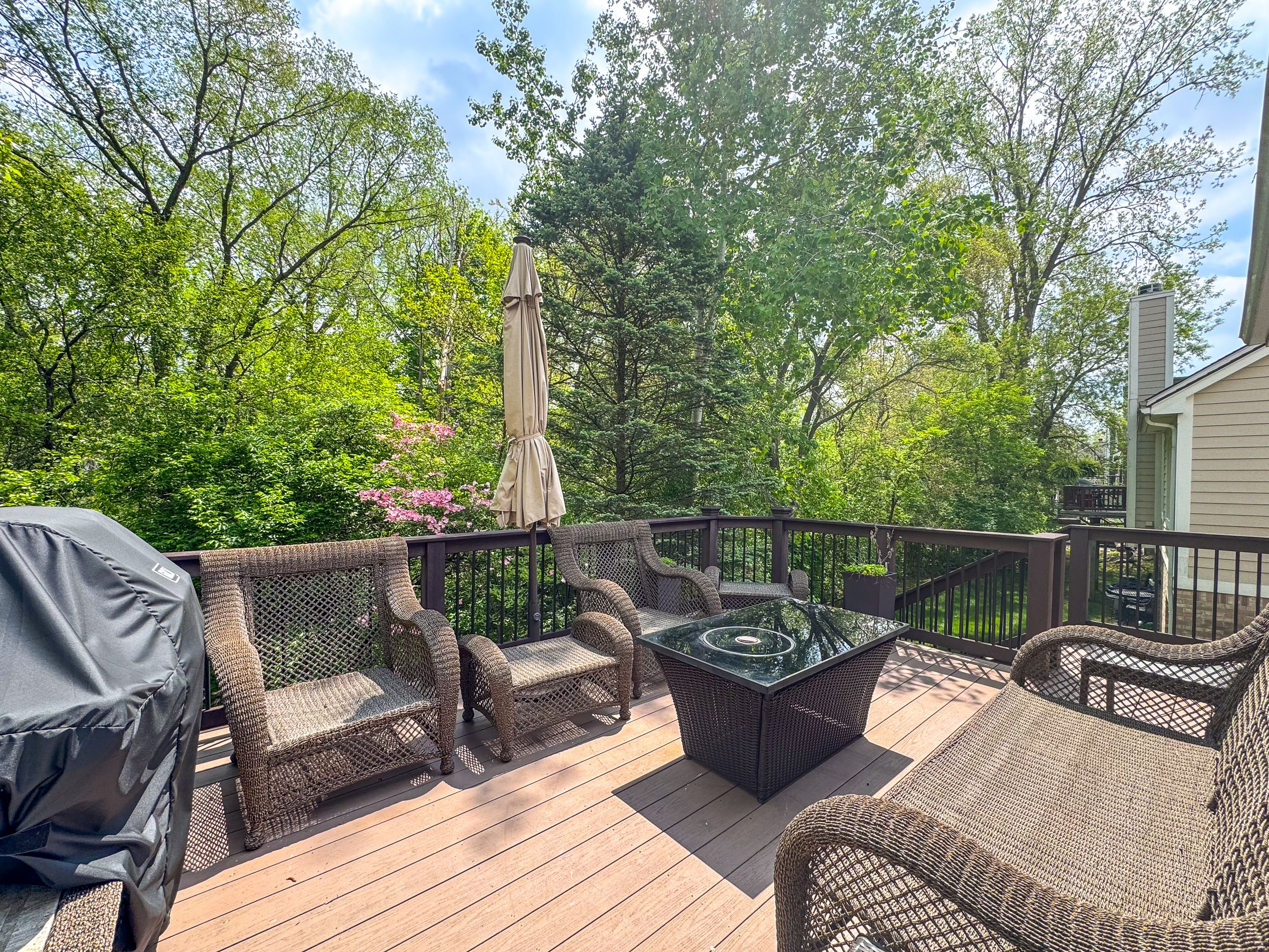 Rochester Hills City, Michigan 48309, United States, 3 Bedrooms Bedrooms, ,4 BathroomsBathrooms,Residential,Pending,132016