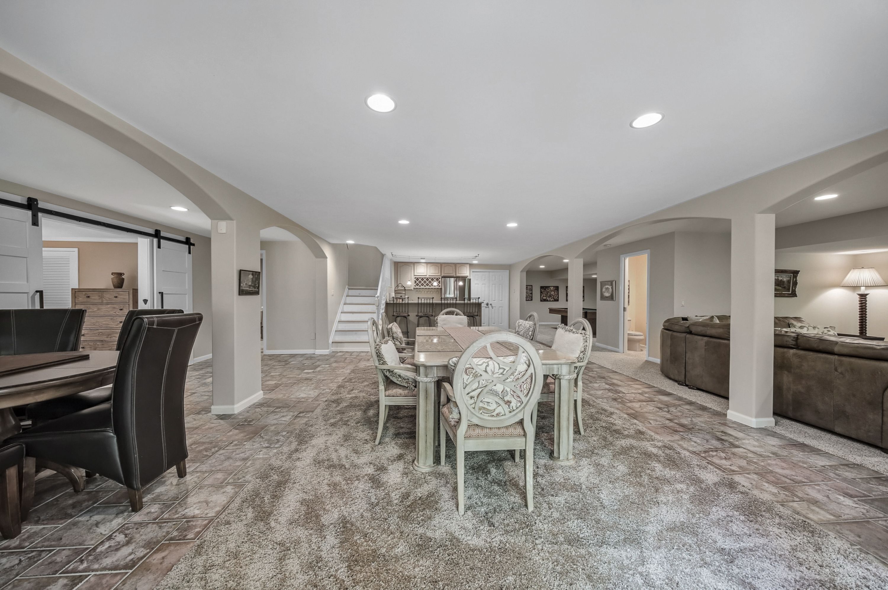 Rochester Hills City, Michigan 48309, United States, 3 Bedrooms Bedrooms, ,4 BathroomsBathrooms,Residential,Pending,132016