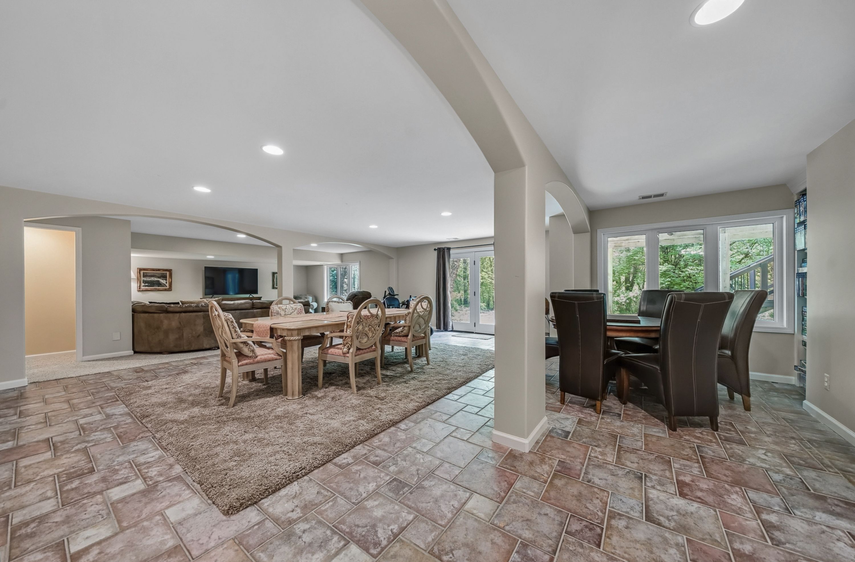 Rochester Hills City, Michigan 48309, United States, 3 Bedrooms Bedrooms, ,4 BathroomsBathrooms,Residential,Pending,132016