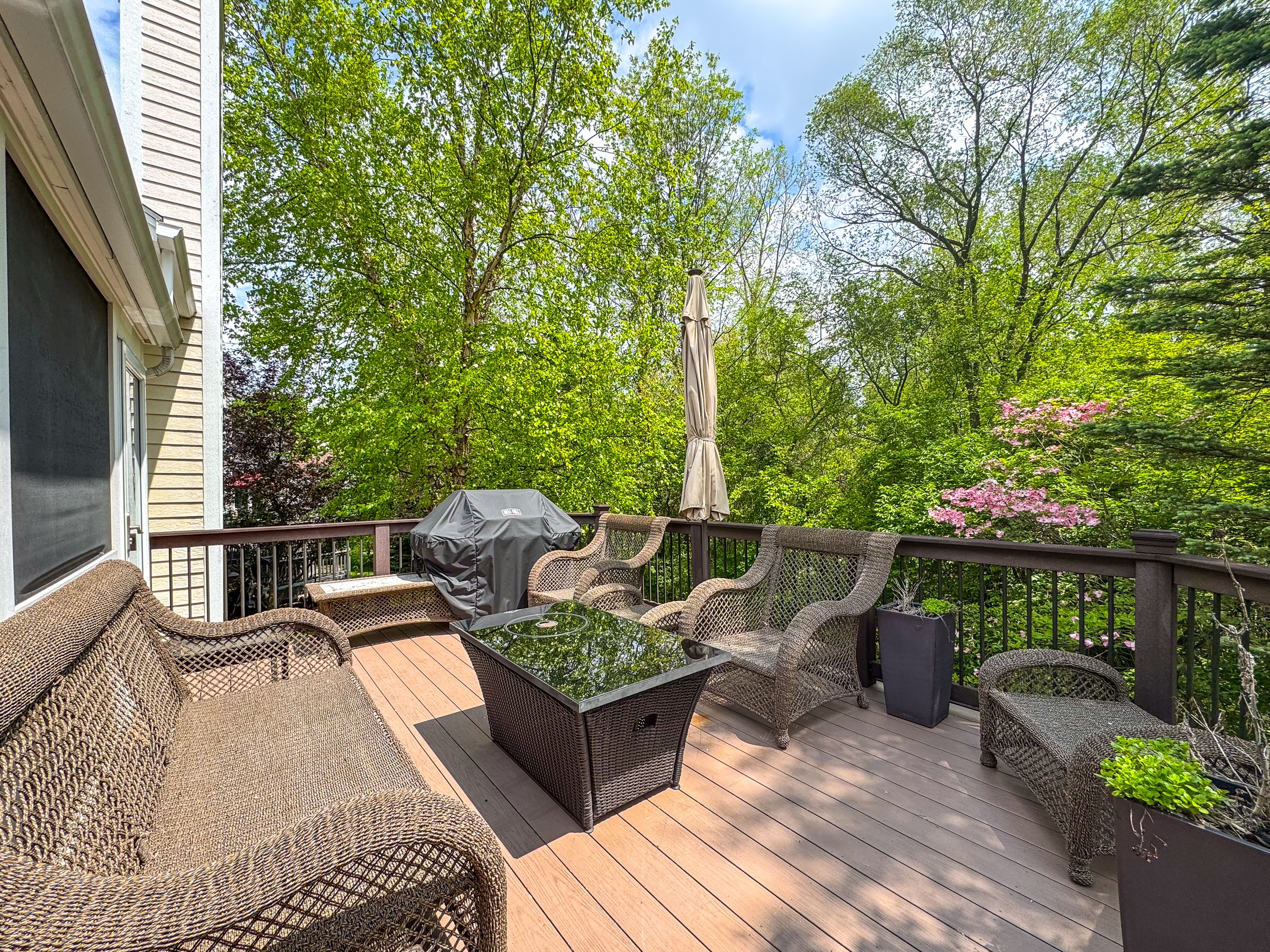 Rochester Hills City, Michigan 48309, United States, 3 Bedrooms Bedrooms, ,4 BathroomsBathrooms,Residential,Pending,132016