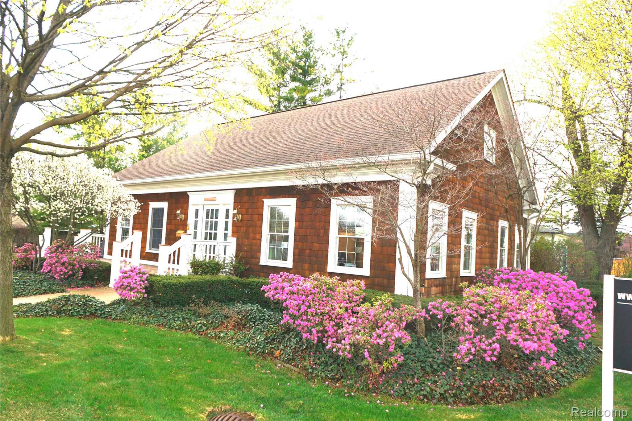907 W 14 Mile Road