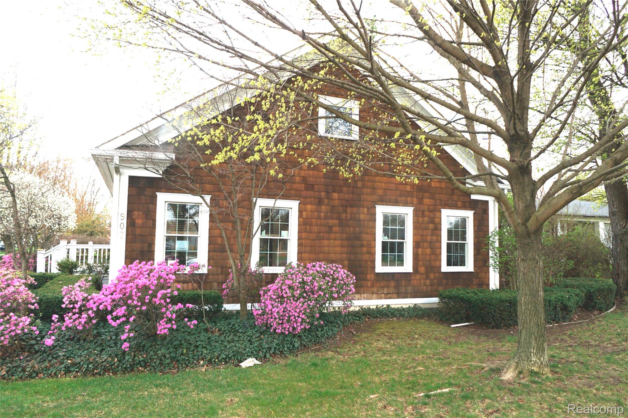 907 W 14 Mile Road