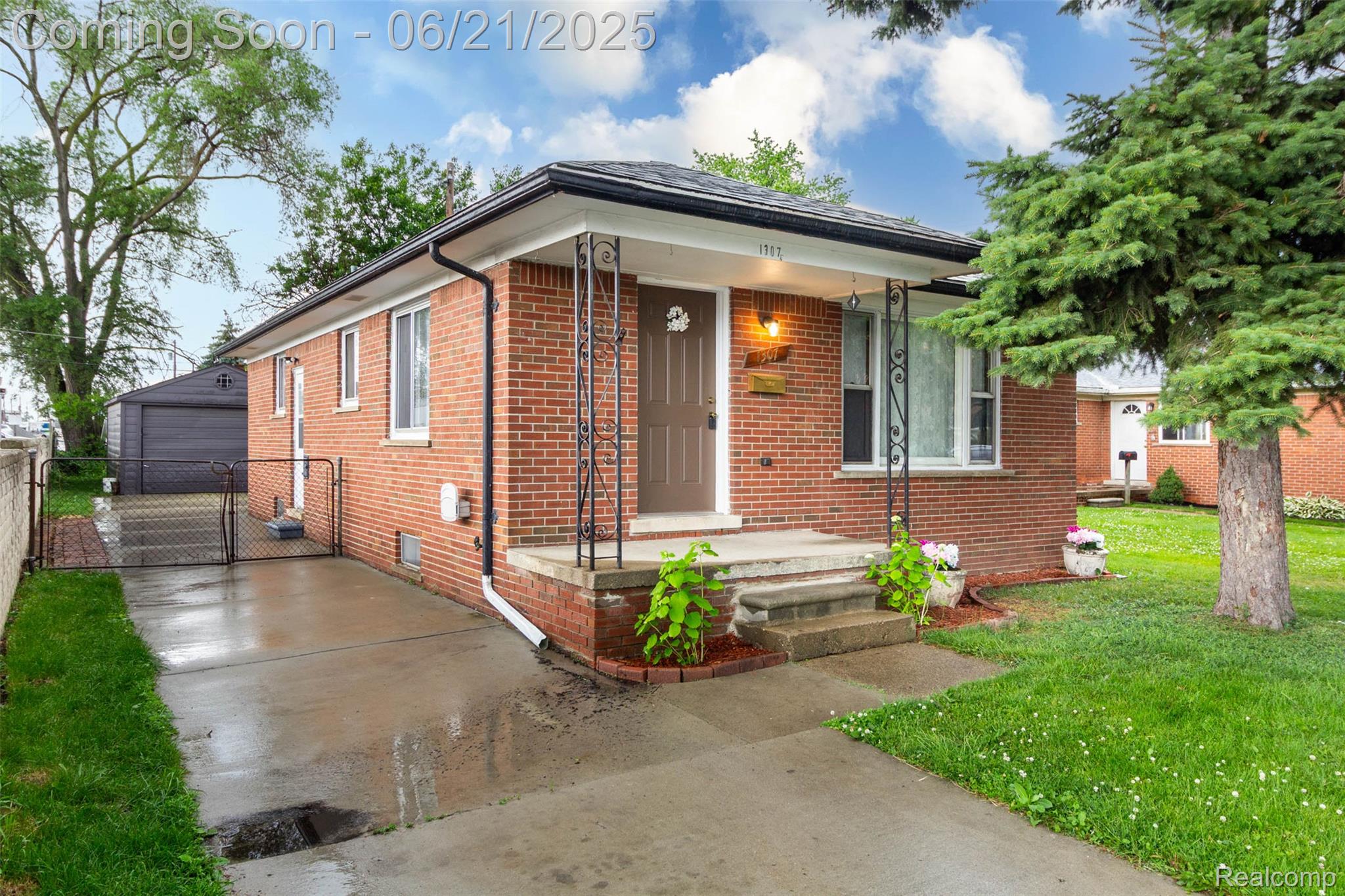 1307 Hanford Avenue