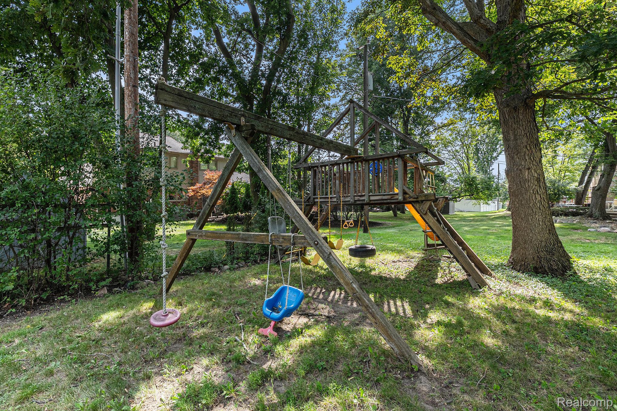 Southfield City, Michigan 48034, United States, 4 Bedrooms Bedrooms, ,3 BathroomsBathrooms,Residential,Active,191904