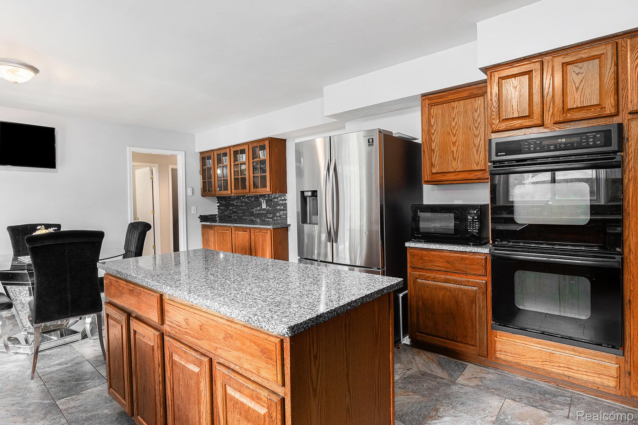 Southfield City, Michigan 48034, United States, 4 Bedrooms Bedrooms, ,3 BathroomsBathrooms,Residential,Active,191904