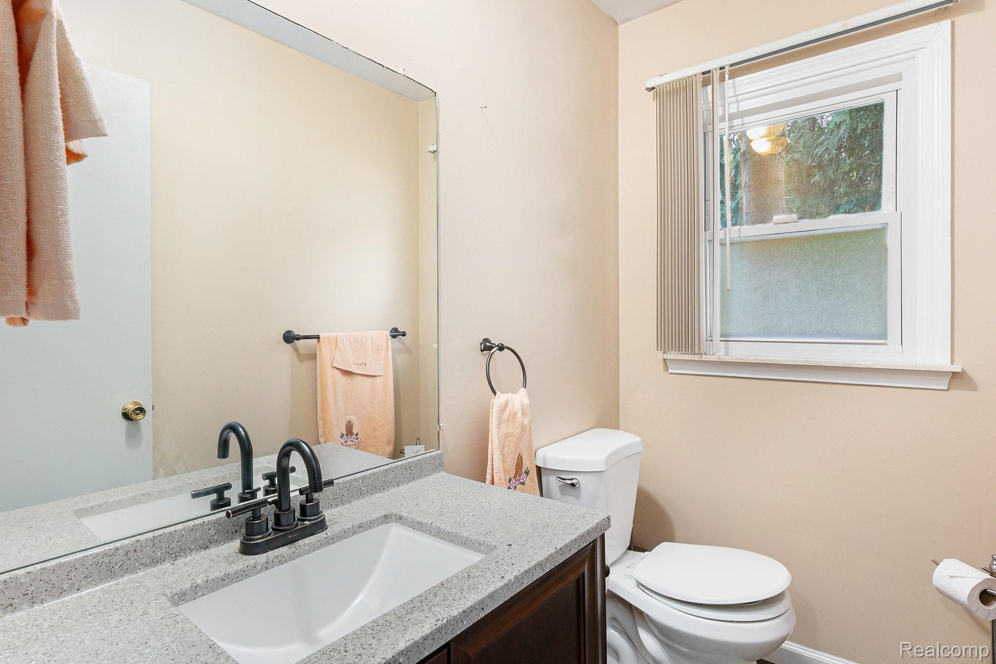 Southfield City, Michigan 48034, United States, 4 Bedrooms Bedrooms, ,3 BathroomsBathrooms,Residential,Active,191904