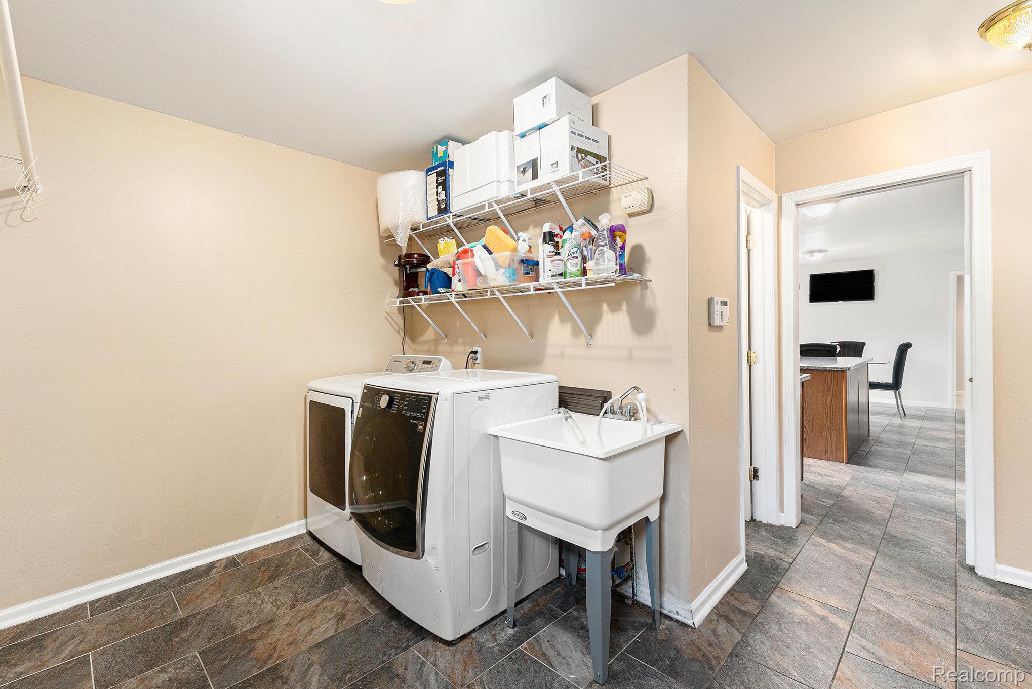 Southfield City, Michigan 48034, United States, 4 Bedrooms Bedrooms, ,3 BathroomsBathrooms,Residential,Active,191904