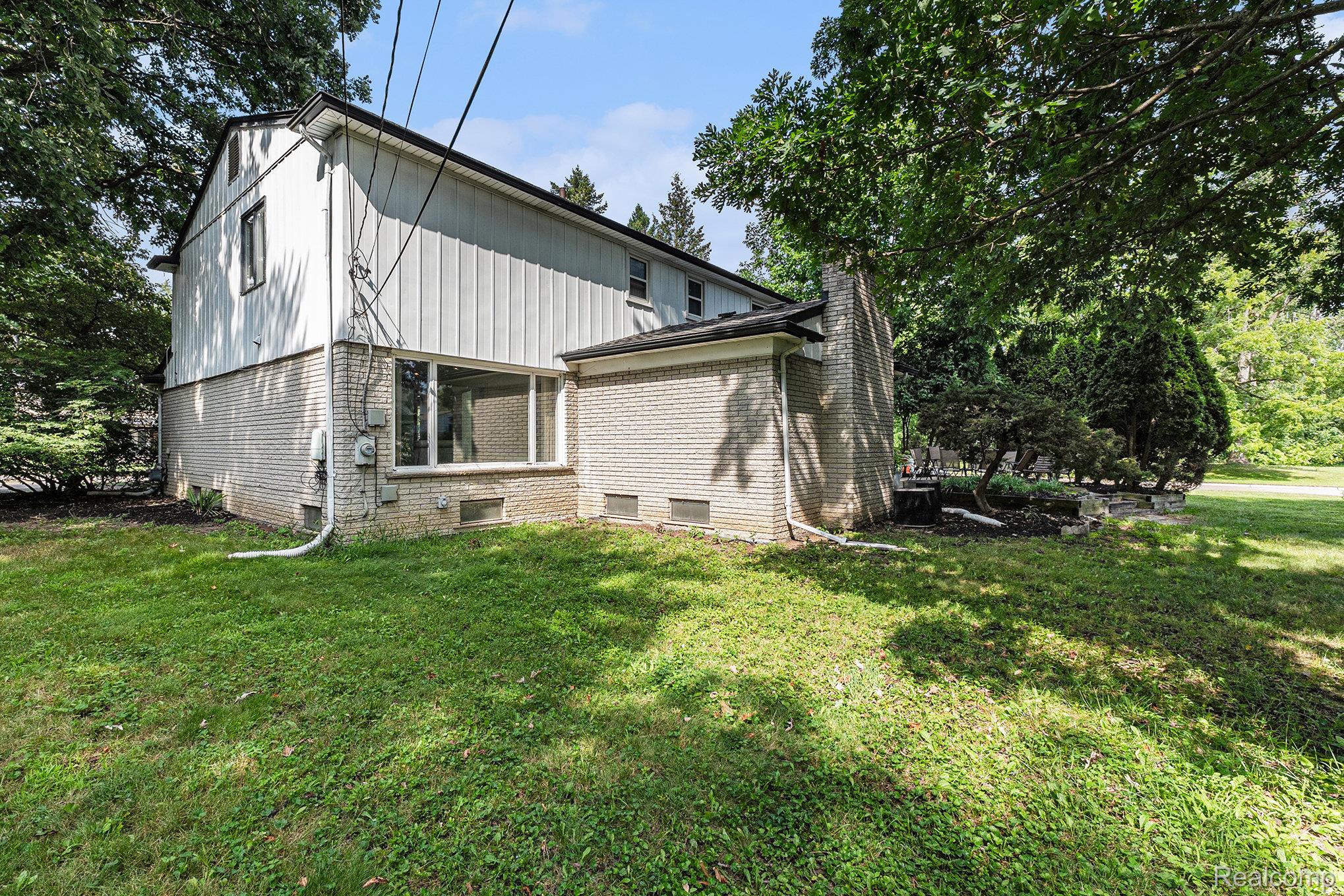 Southfield City, Michigan 48034, United States, 4 Bedrooms Bedrooms, ,3 BathroomsBathrooms,Residential,Active,191904