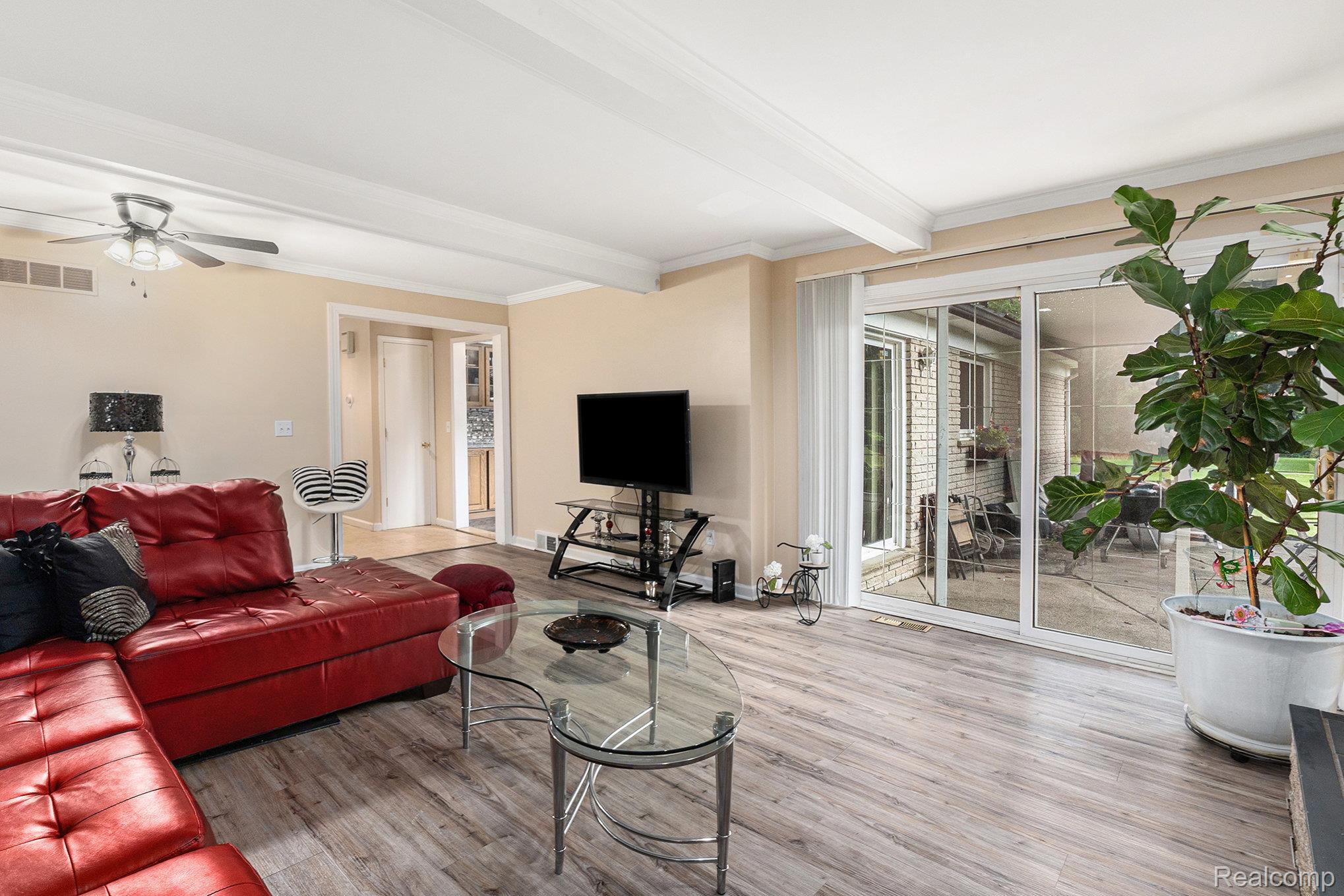 Southfield City, Michigan 48034, United States, 4 Bedrooms Bedrooms, ,3 BathroomsBathrooms,Residential,Active,191904