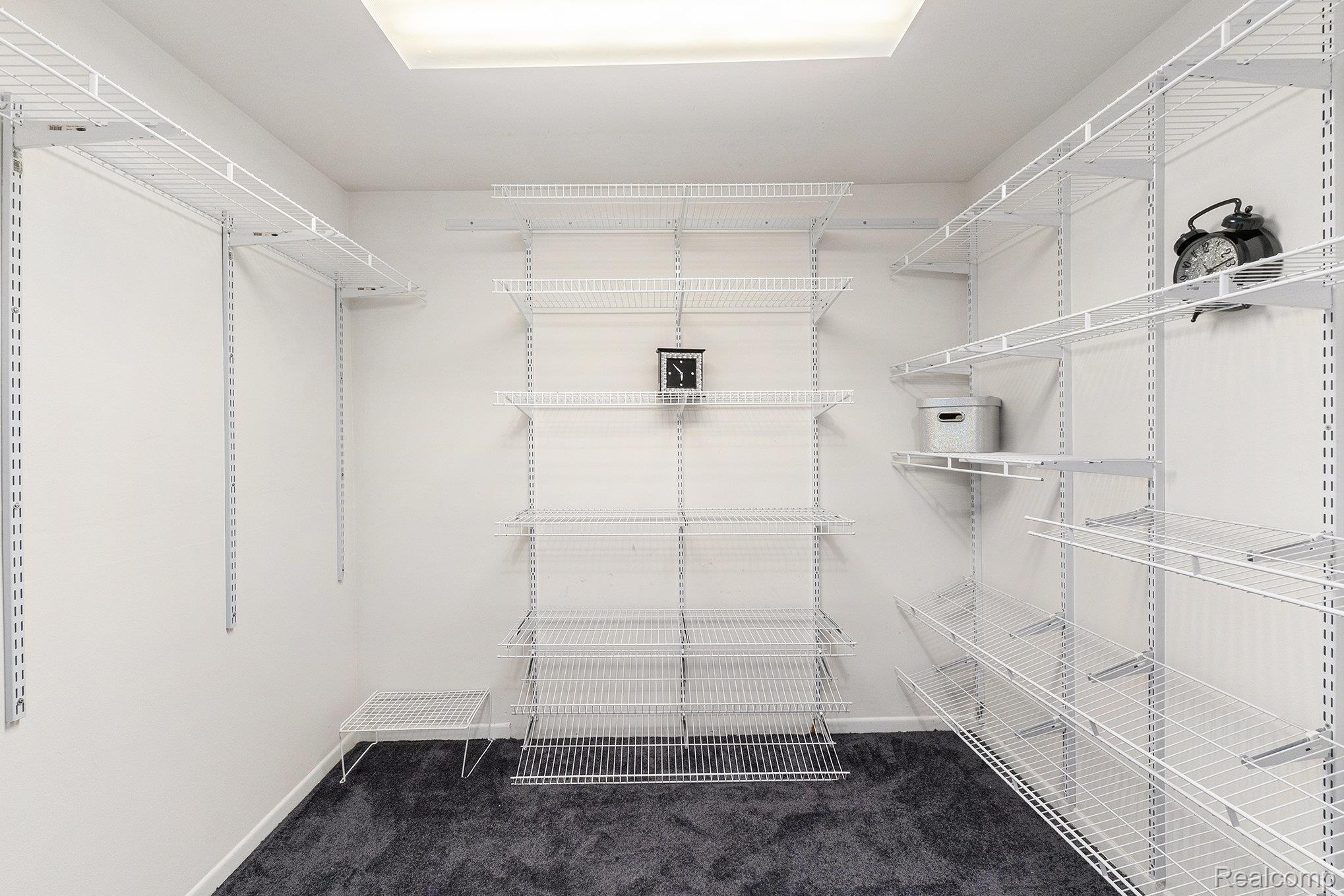 Southfield City, Michigan 48034, United States, 4 Bedrooms Bedrooms, ,3 BathroomsBathrooms,Residential,Active,191904