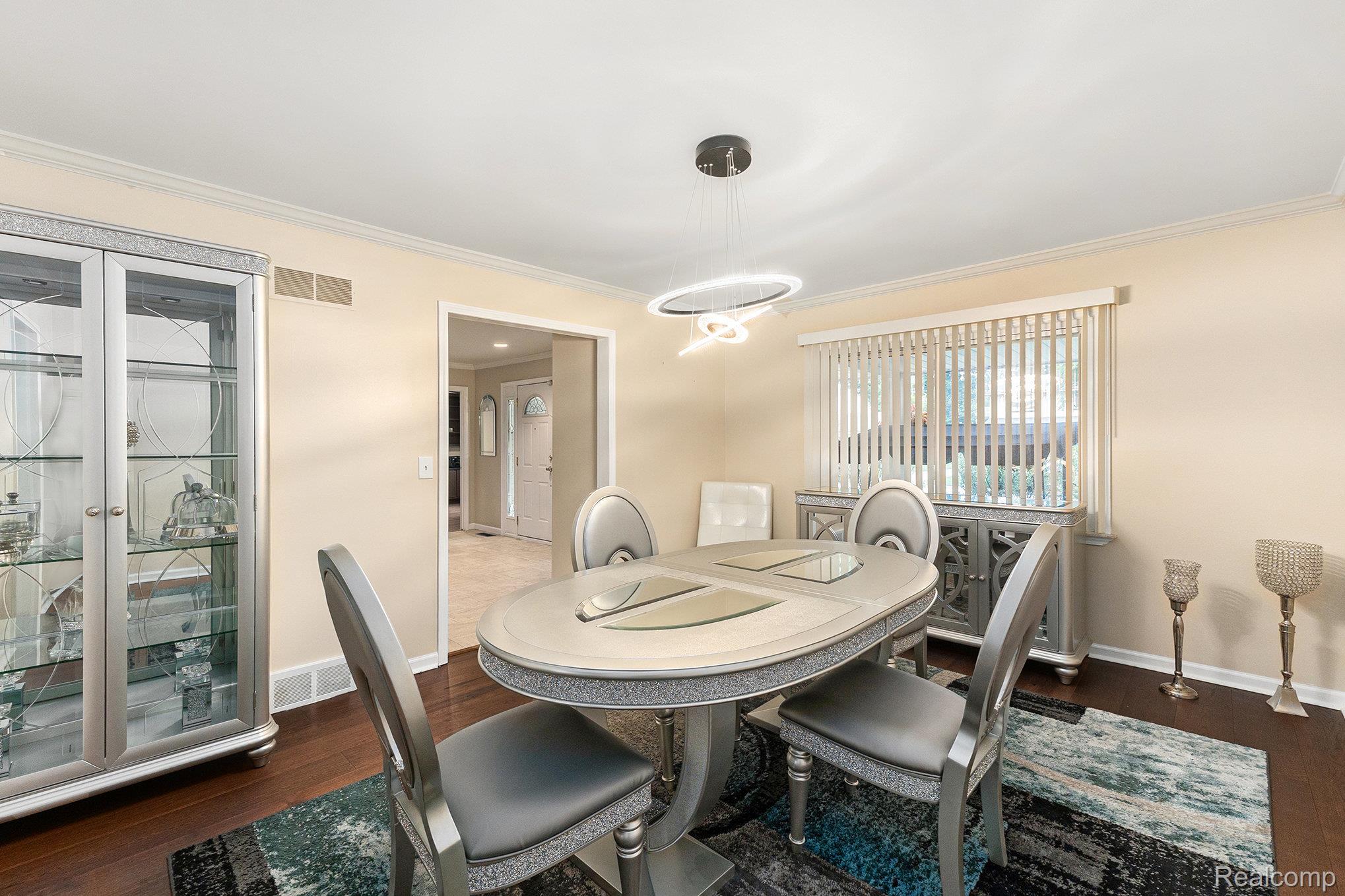 Southfield City, Michigan 48034, United States, 4 Bedrooms Bedrooms, ,3 BathroomsBathrooms,Residential,Active,191904